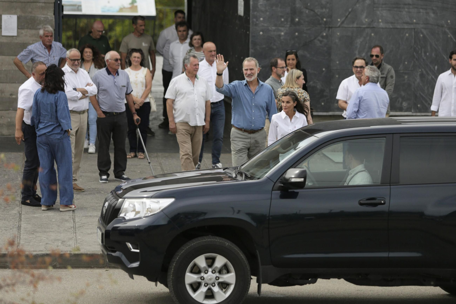 Las fotos de la visita de los Reyes a las zonas afectadas por los incendios en Sanabria y Las Médulas