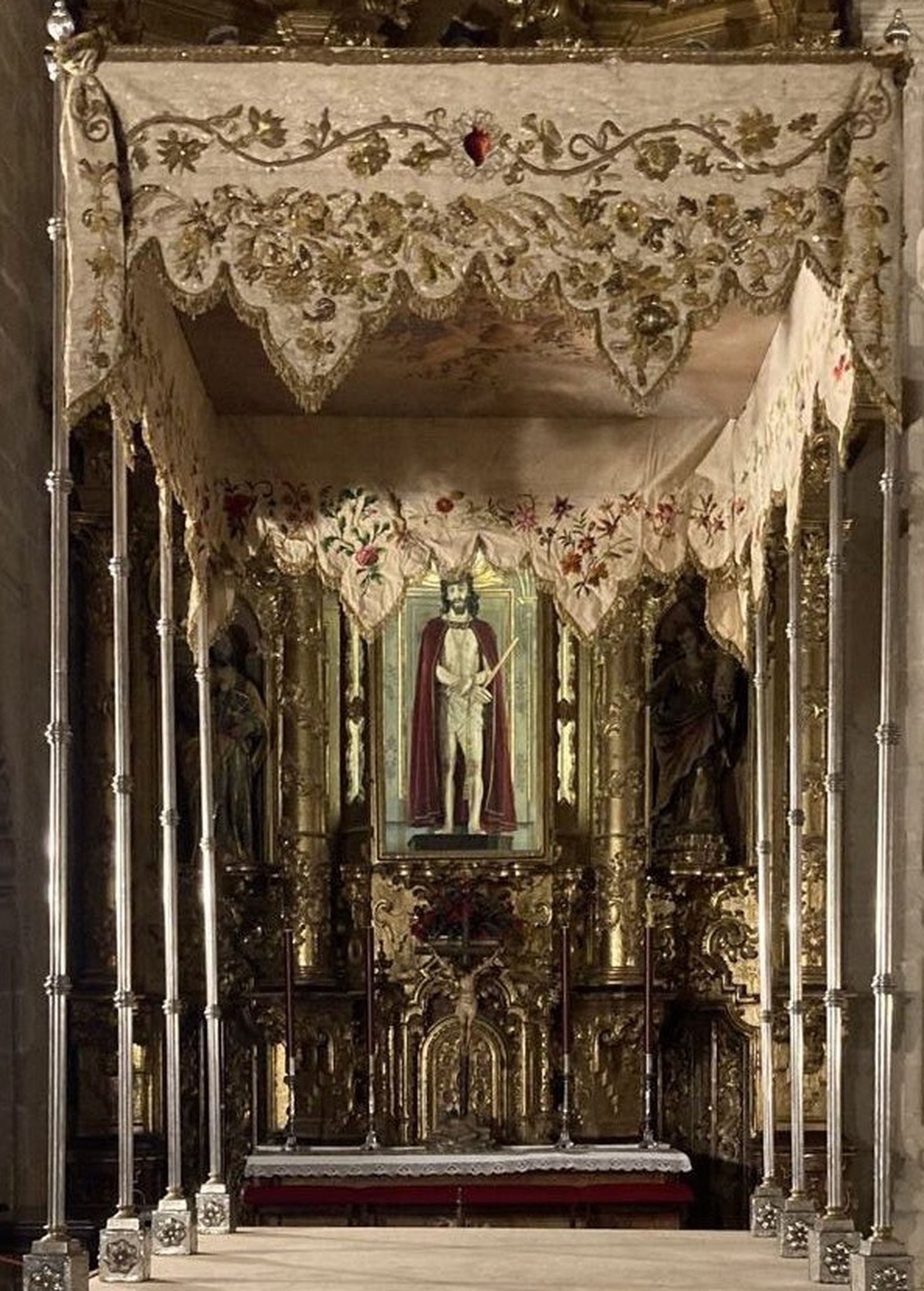 Antiguas caídas del Mayor Dolor que llevarán las andas en las que será trasladada a la Real Capilla del Calvario