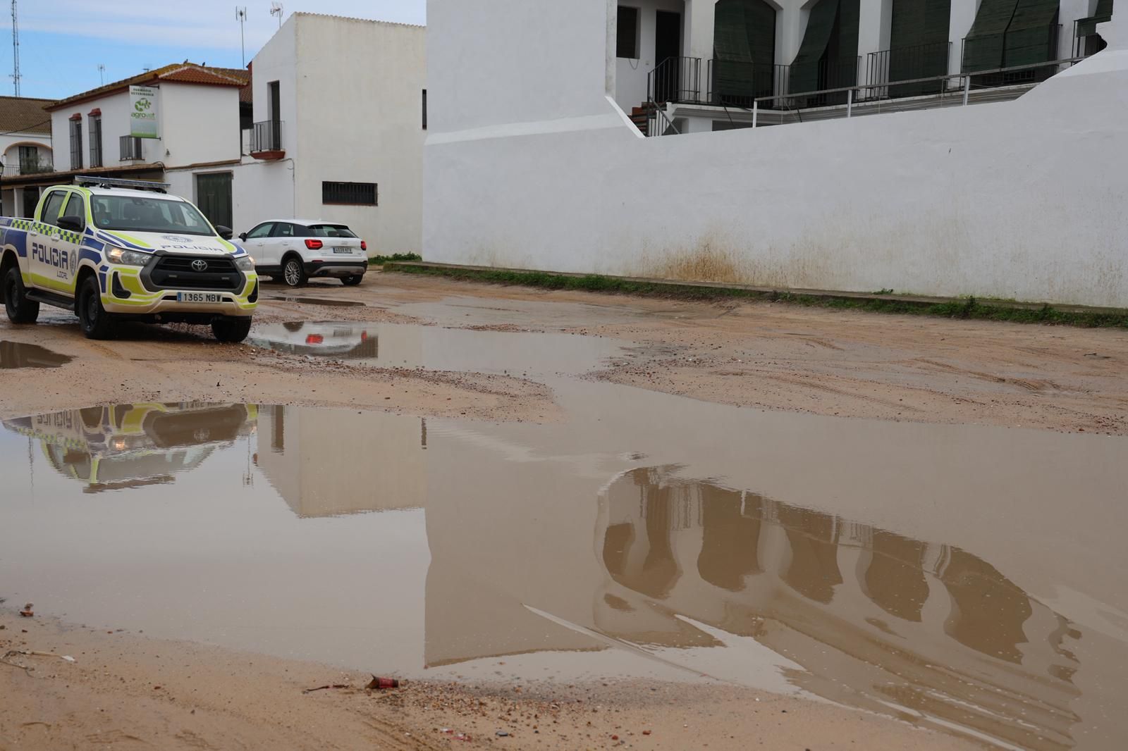 El Rocío tras la inundación de este sábado por la borrasca Marta: fotografías de las calles anegadas en la aldea