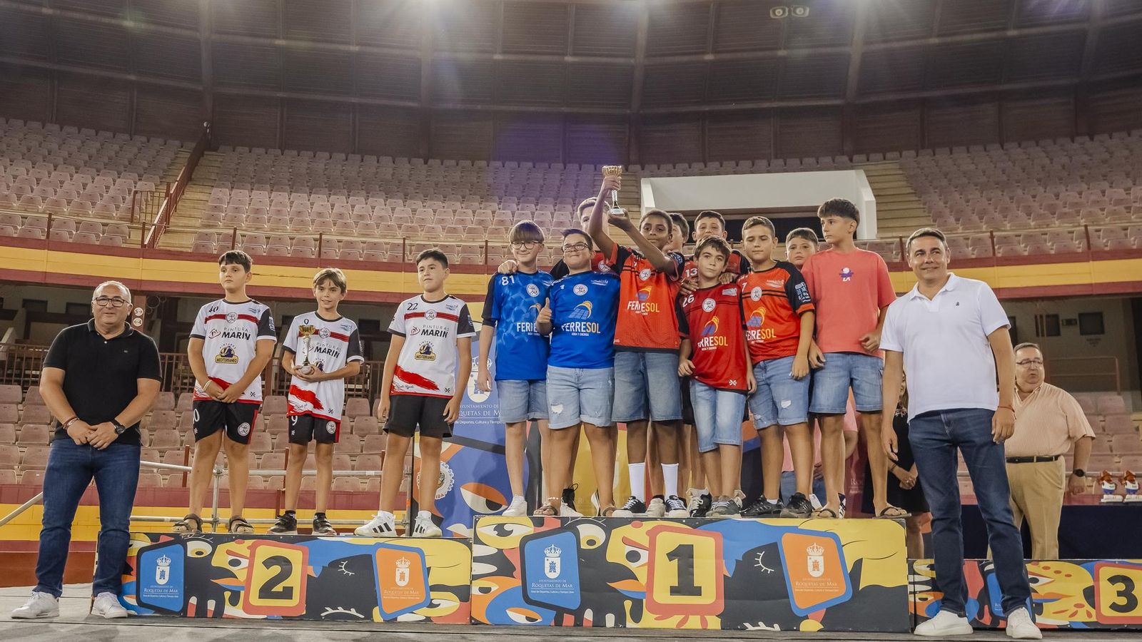 Podio de una de las competiciones celebradas durante las 100 horas de Deporte de Roquetas.