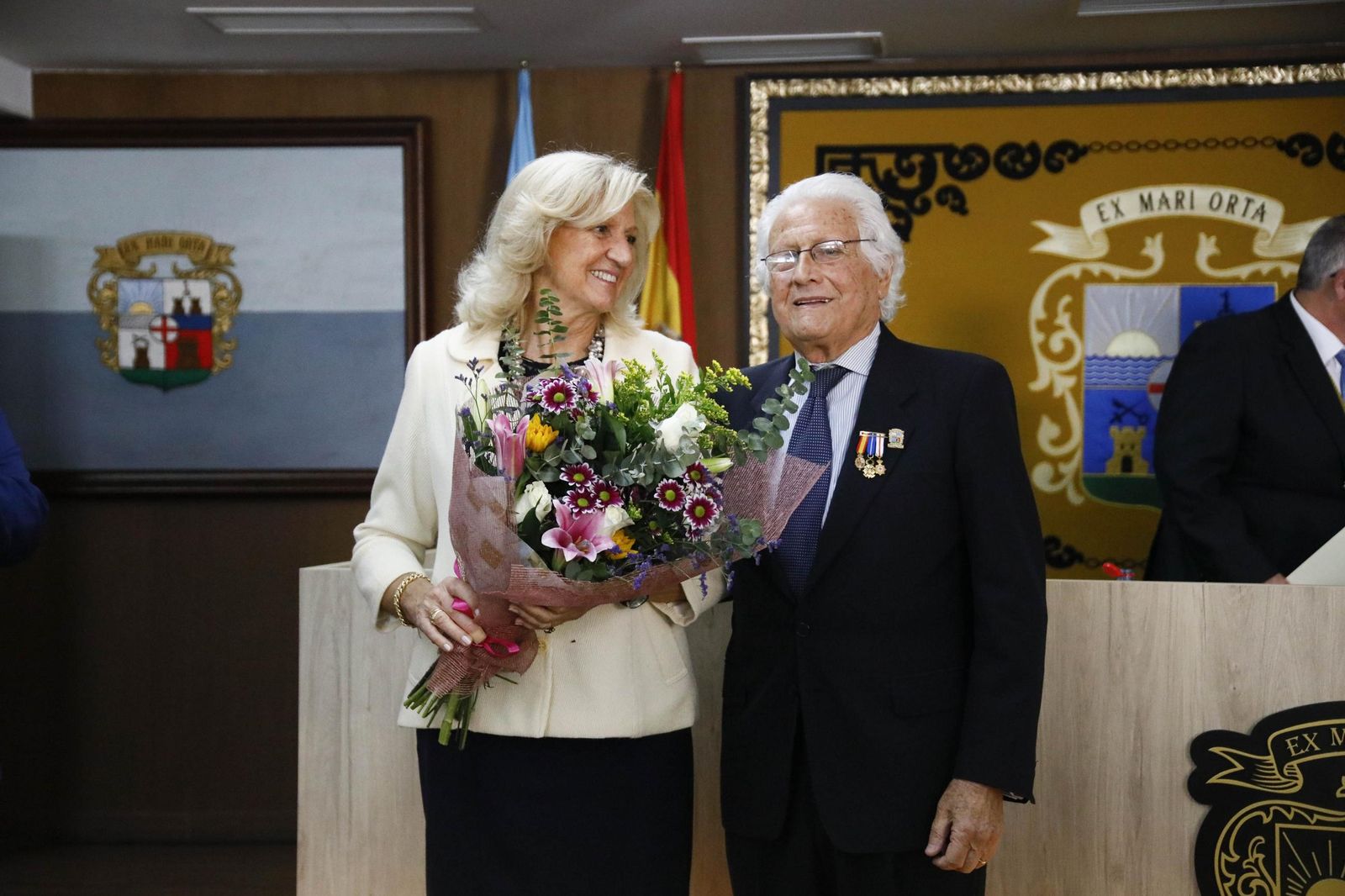 Las imágenes del nombramiento de hijo predilecto de Garrucha a José María Martínez de Haro