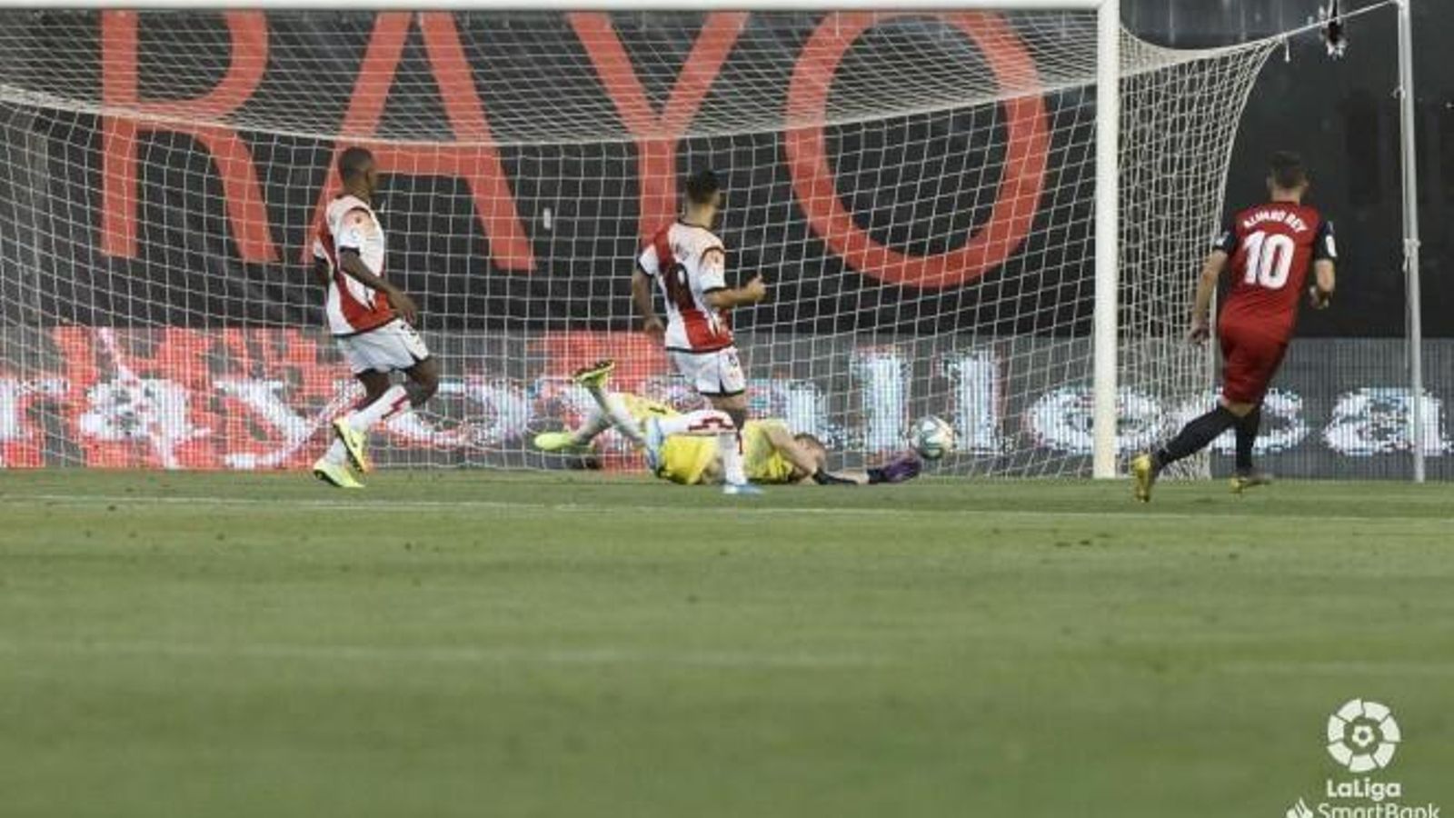 El tanto de Álvaro Rey para el Mirandés en Vallecas.