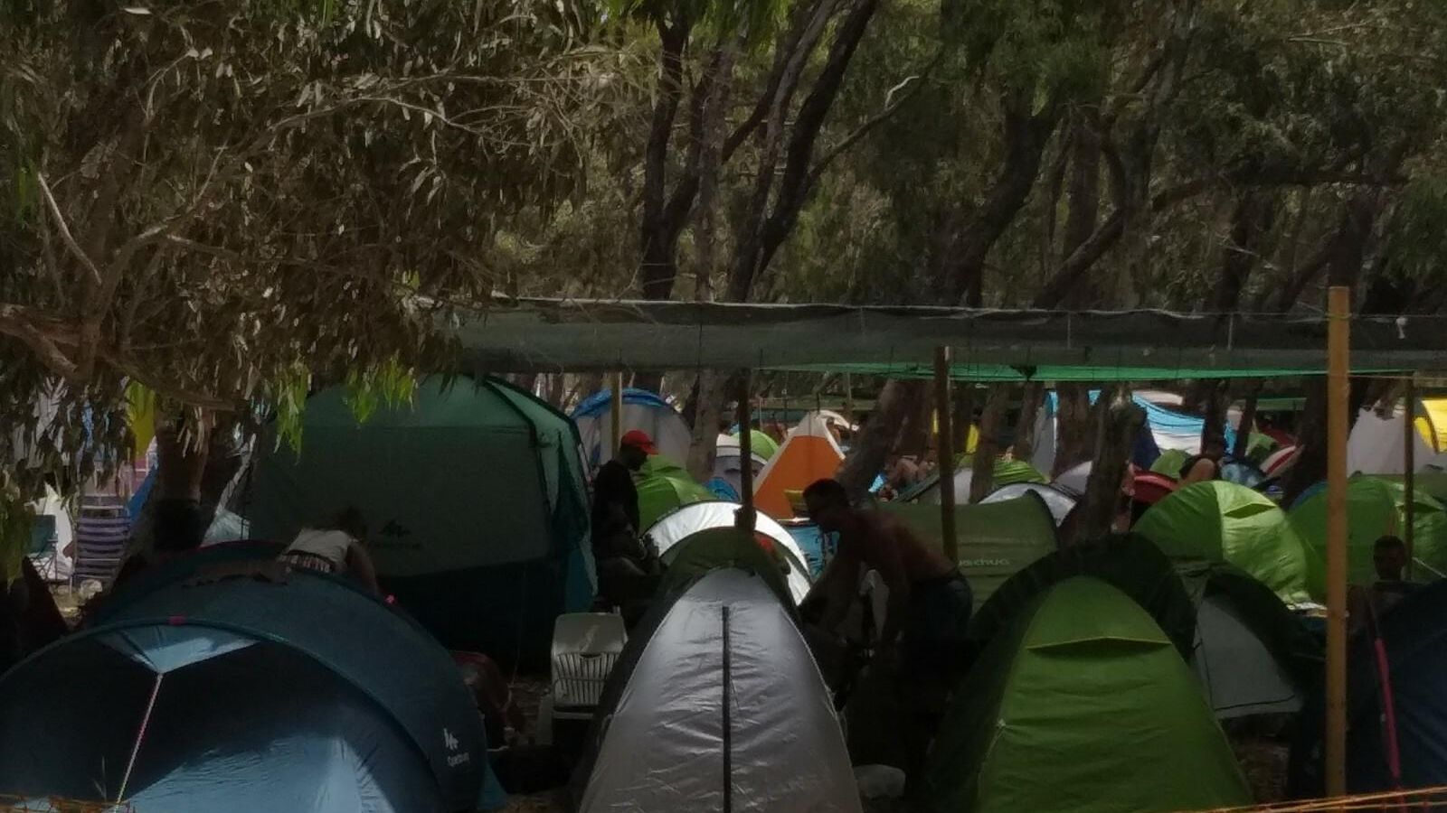 'Dreamers' en la zona de acampada.