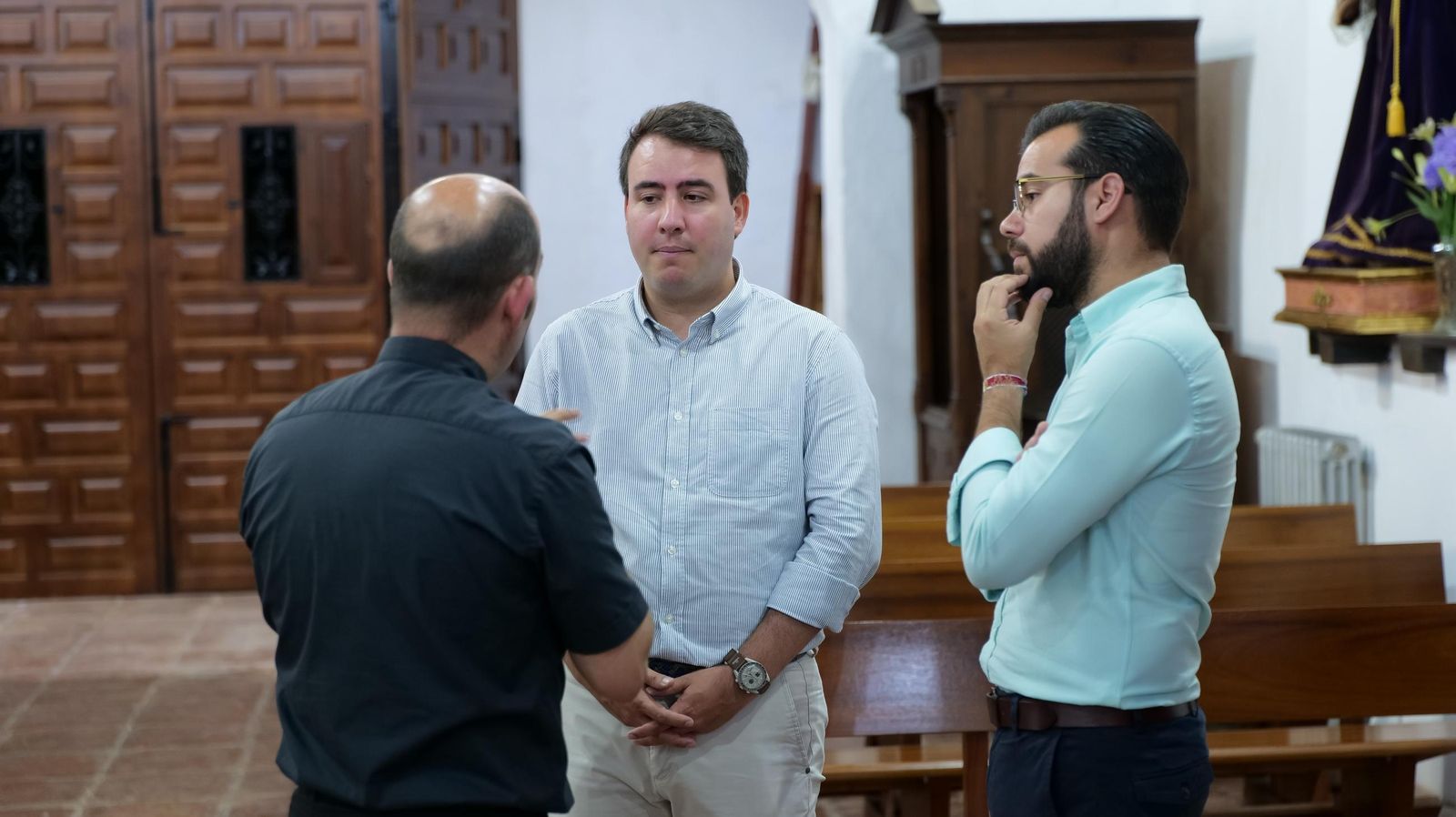 Visita al templo de Enix.