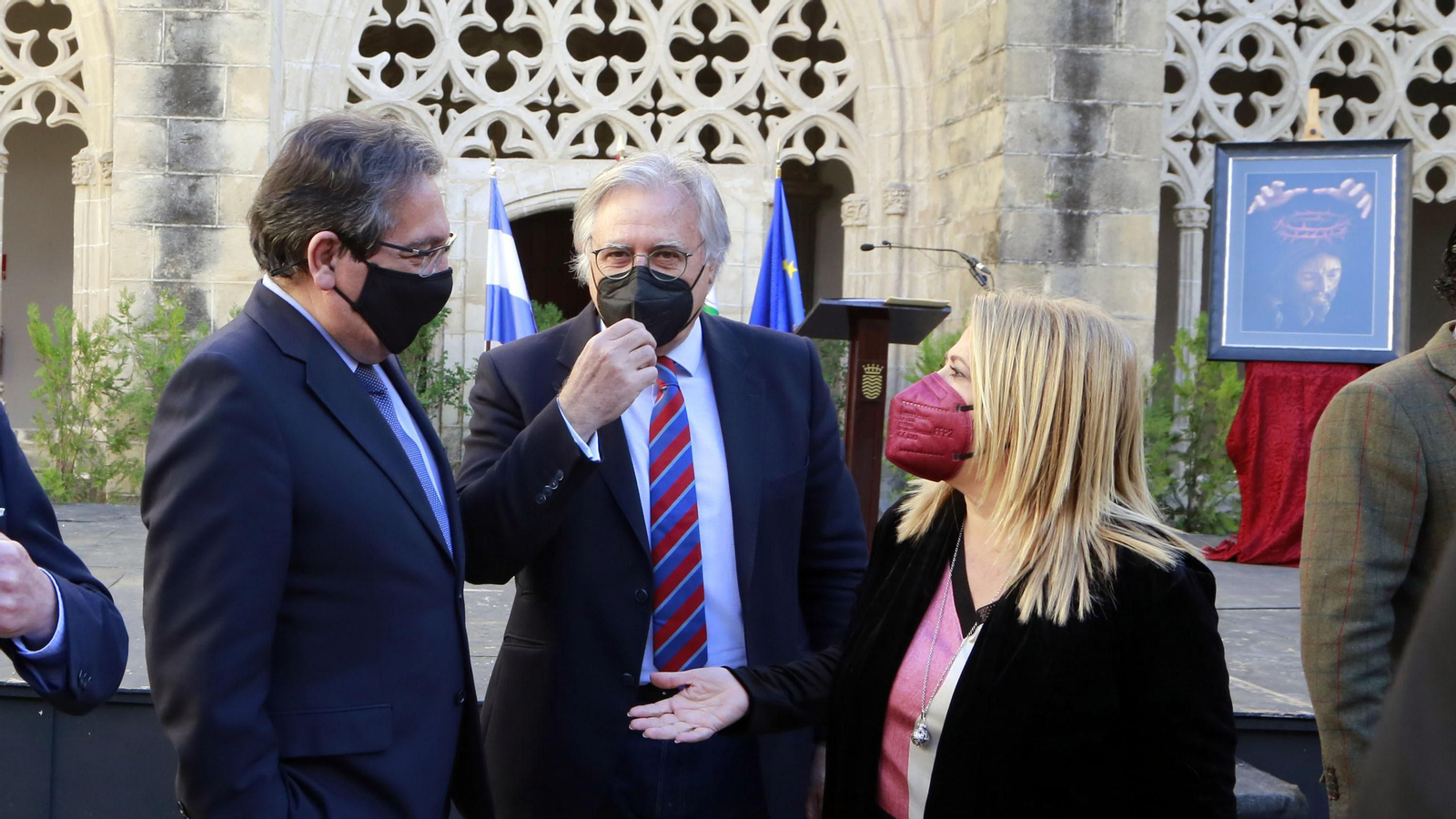 Imágenes de la magna exposición de las cofradías en Los Claustros