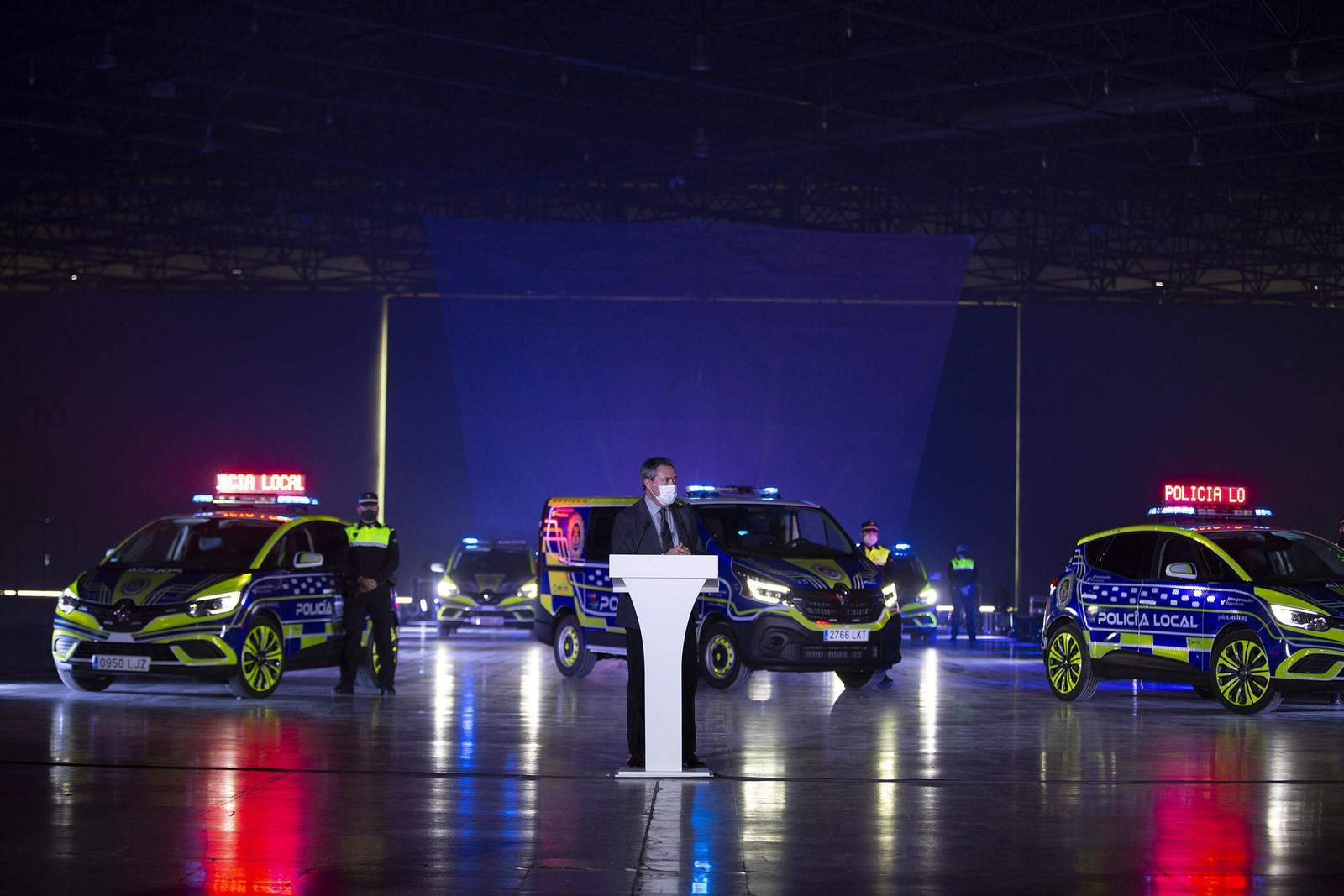 La presentación de los nuevos vehículos de la Policía Local de Sevilla, en imágenes