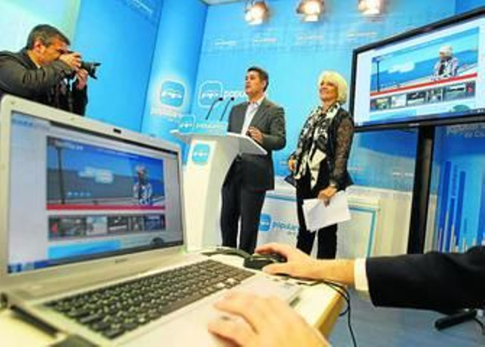 Teófila Martínez e Ignacio Romaní durante la presentación de la web.