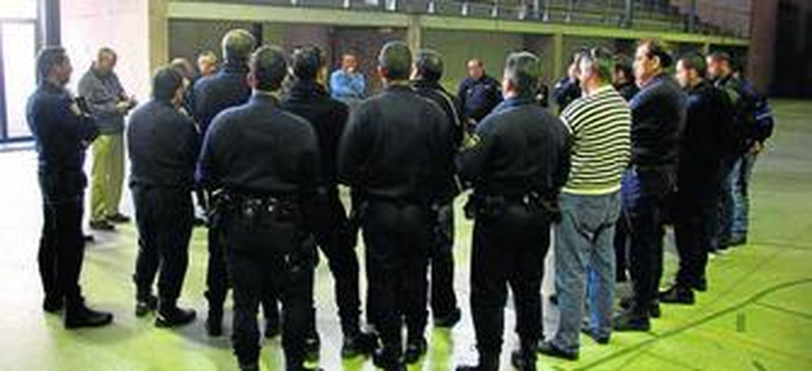 Momento de la asamblea celebrada en el Cortijo de Cuarto, con los representantes de la UFP.