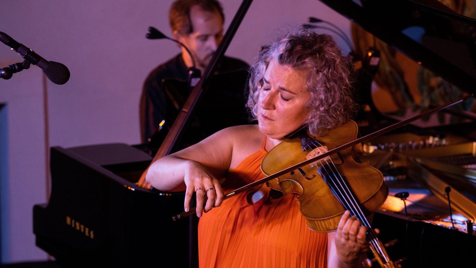 La violista Alicia Calabuig con el pianista Jorge Blasco. La violista Alicia Calabuig con el pianista Jorge Blasco.