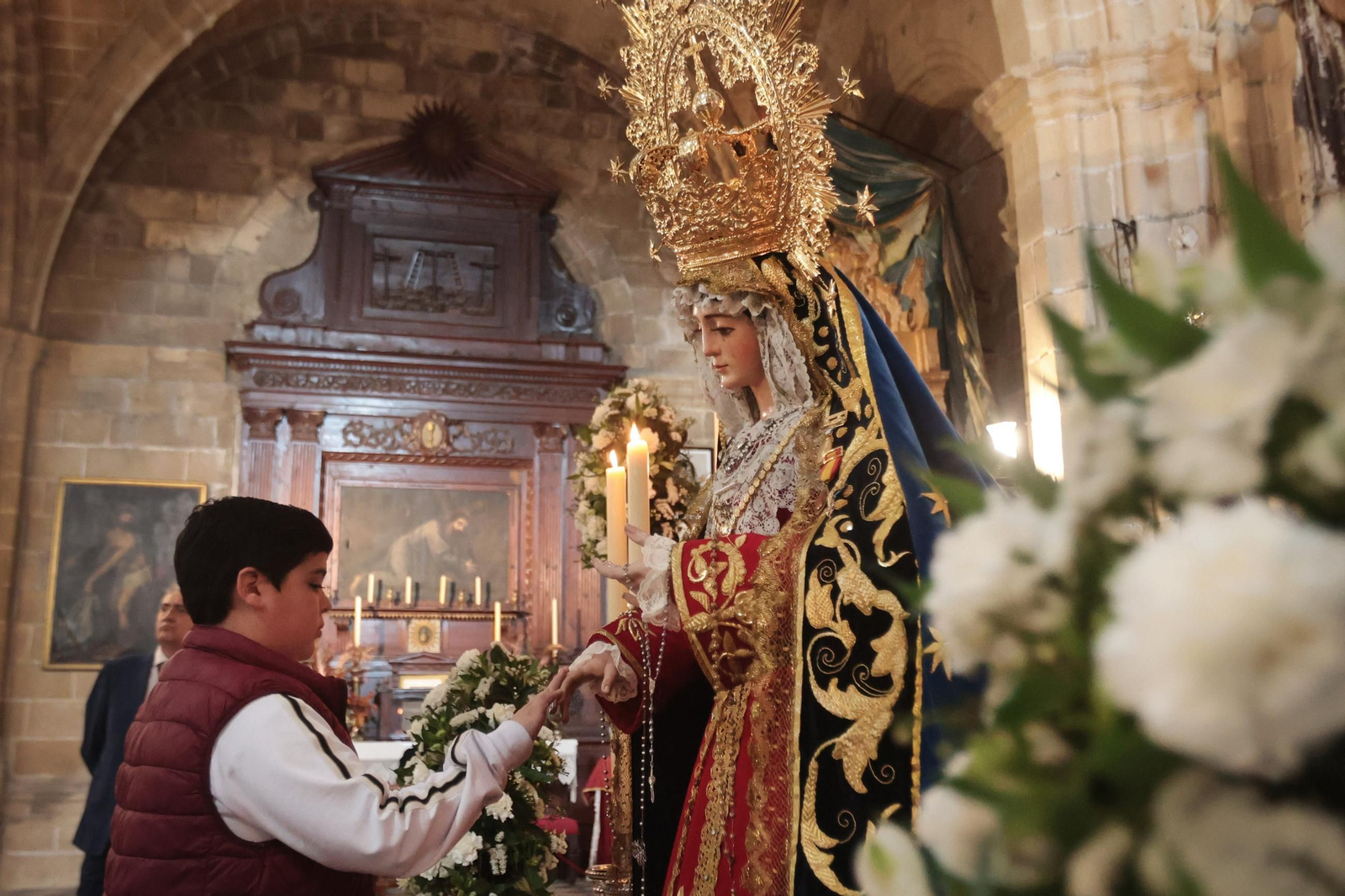 Imágenes de los Besapiés y Besamanos del segundo domingo de Cuaresma en Jerez