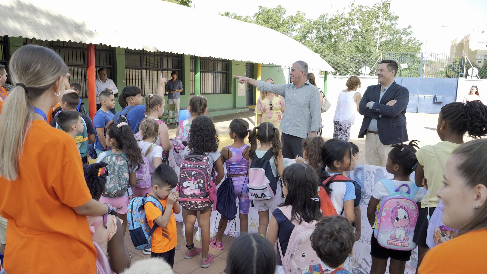 El alcalde de Sevilla, José Luis Sanz, visitó el colegio Nuestra Señora de la Paz