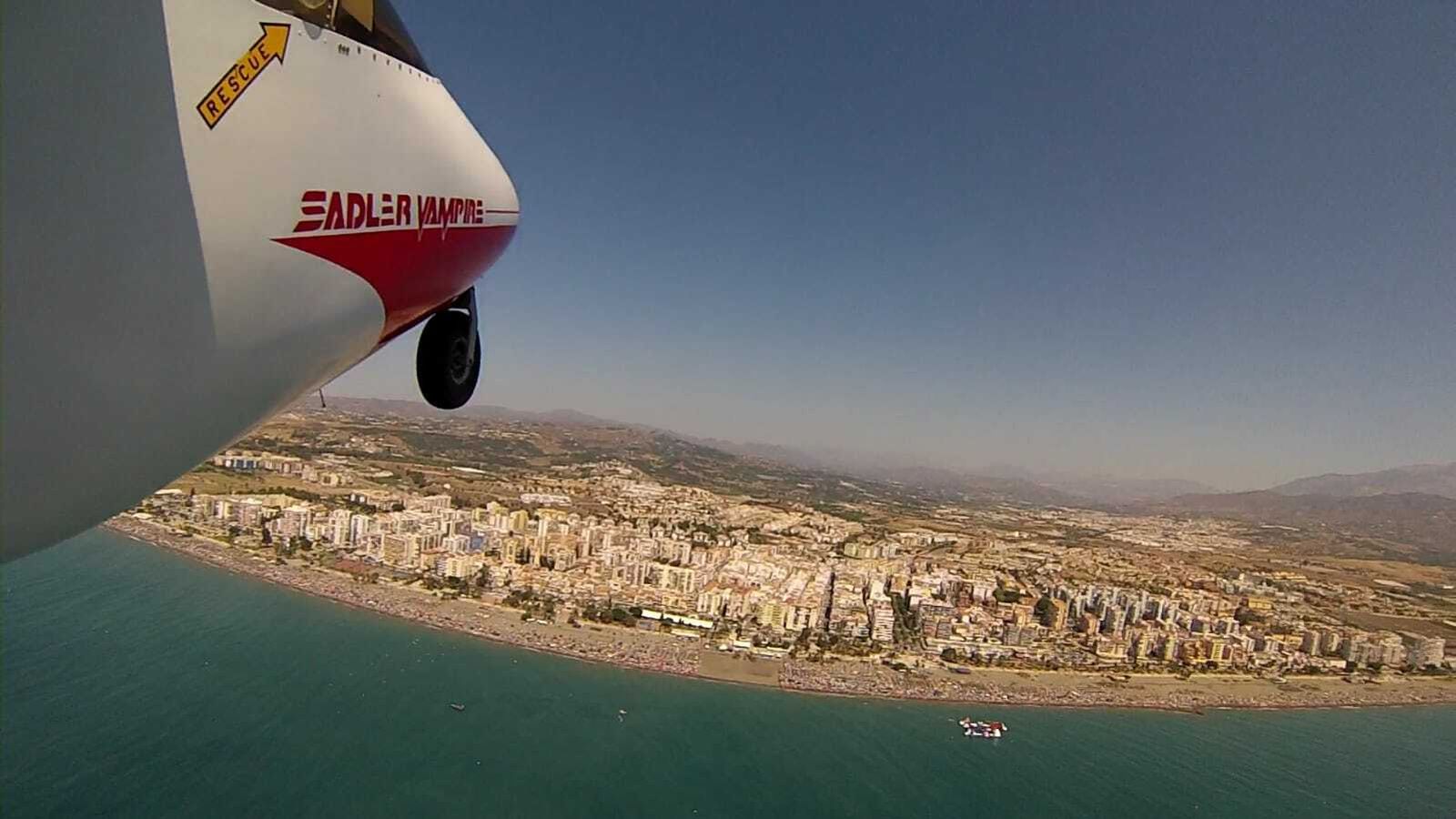 Las mejores imágenes delLa Patrulla Vampir Fliers en el Festival Aéreo Internacional Torre del Mar
