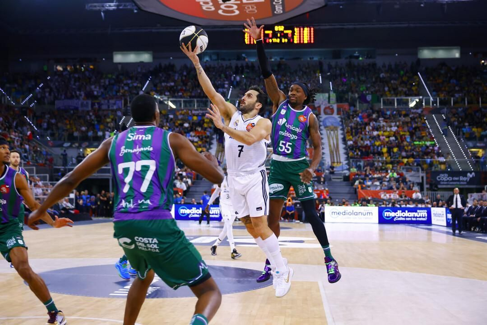 El Unicaja, campeón de Copa: Todas las imágenes del partido, la fiesta y la llegada a Málaga