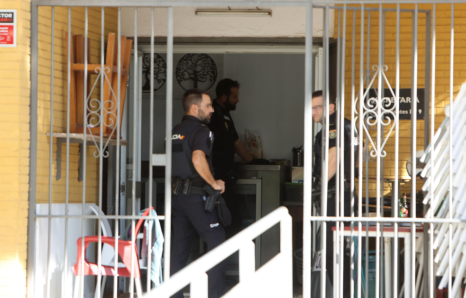 Crónica de la detención de un atrincherado con cuchillo en La Calesera