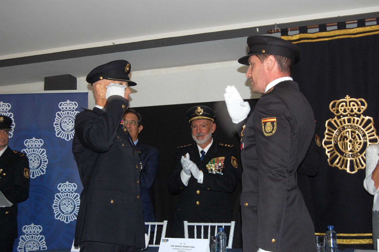 El acto de entrega de medallas al mérito policial.