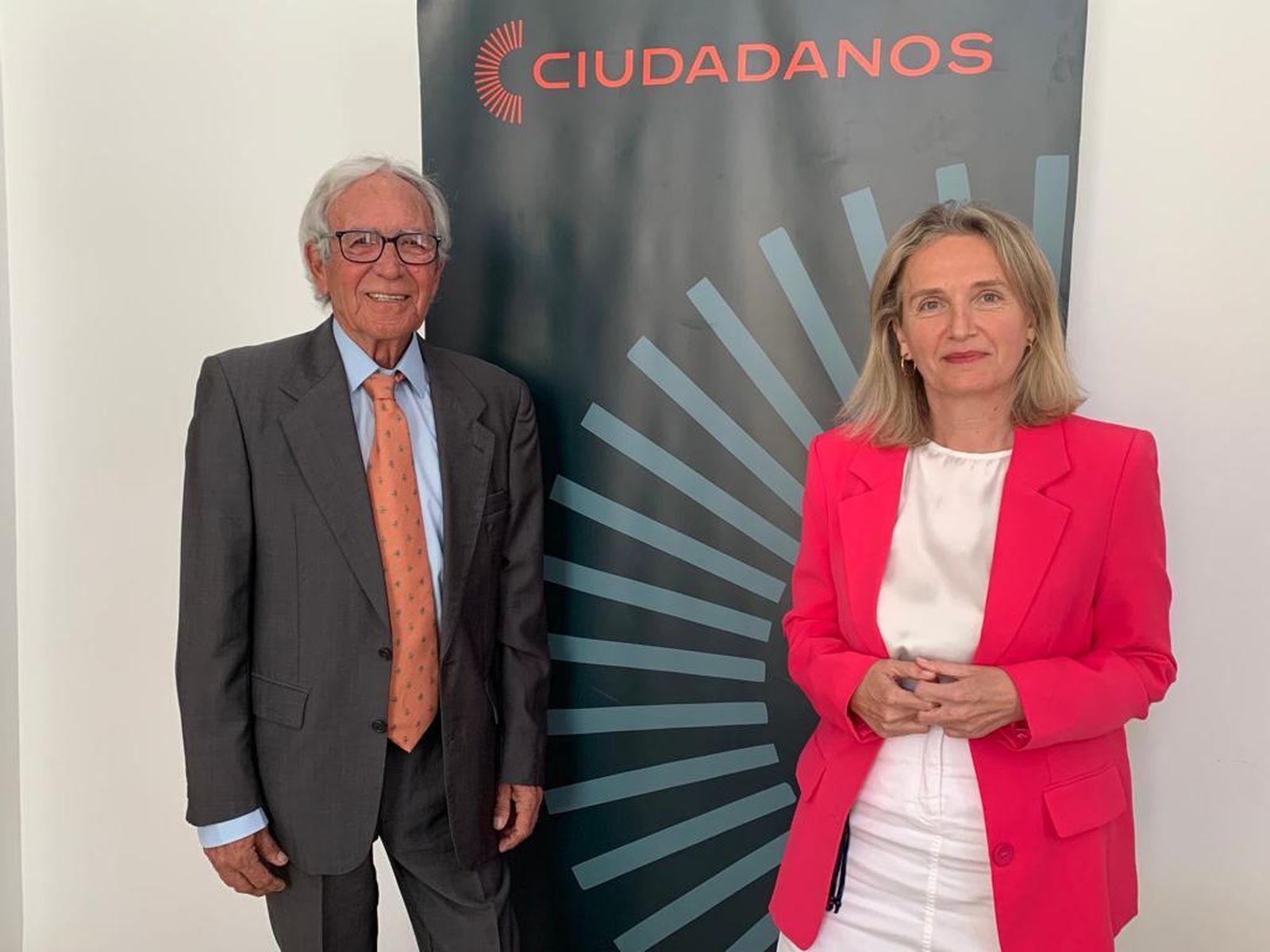 Juan Vaca, junto a la candidata de Ciudadanos, Lola Campos.