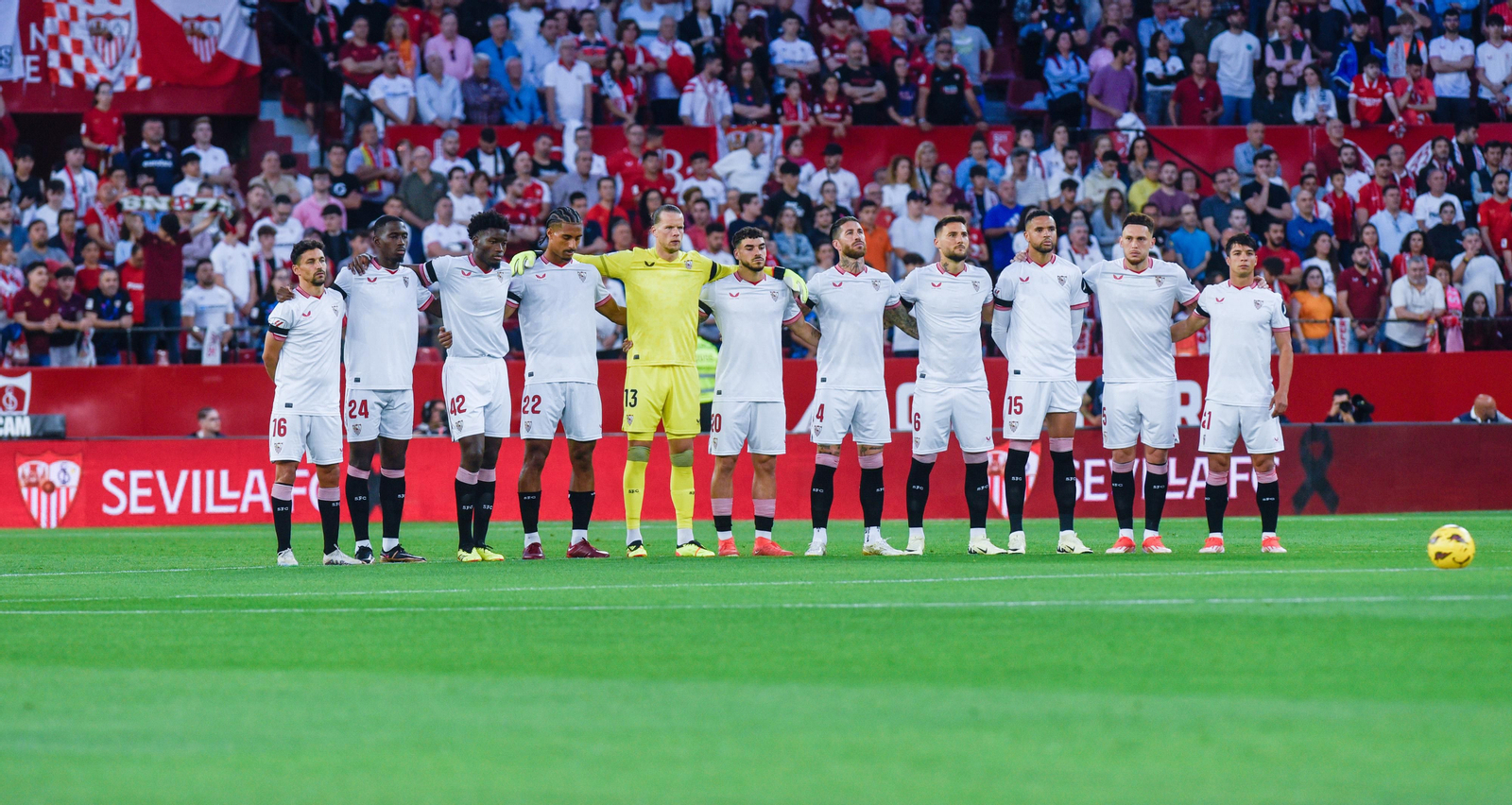 El Sevilla guarda un minuto de silencio antes del partido frente al Mallorca