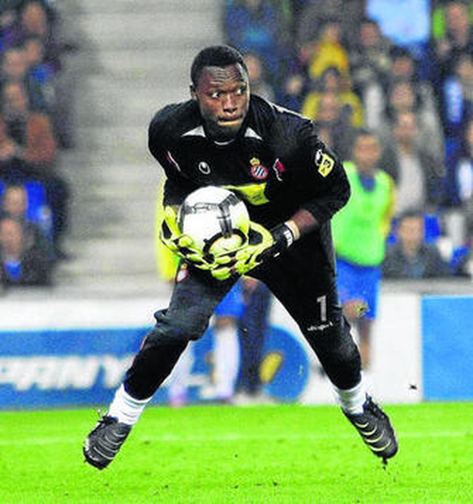 Carlos Kameni, durante un partido en Cornellá.