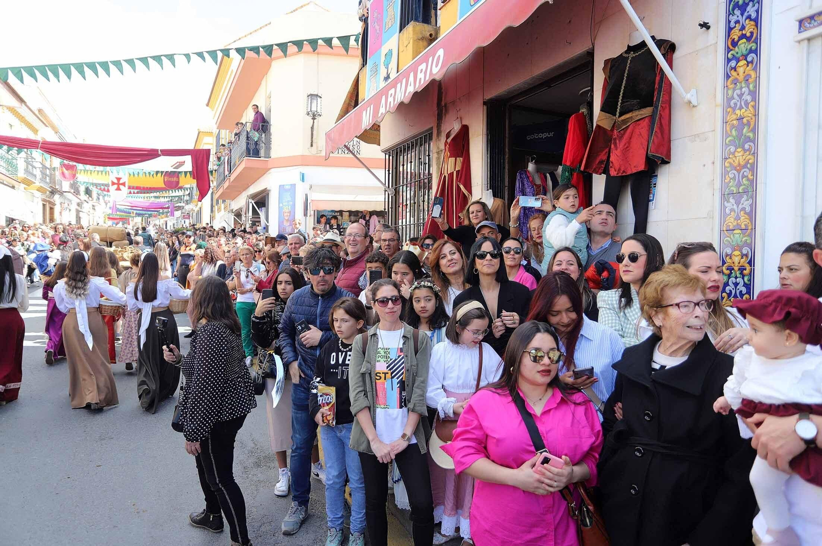 Imágenes del gran ambiente en la Feria Medieval de Palos de la Frontera, Huelva