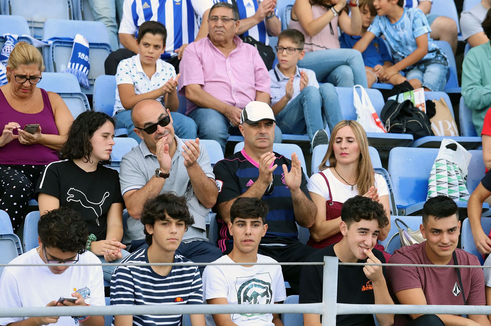 Imágenes del ambiente en el Estadio Nuevo Colombino