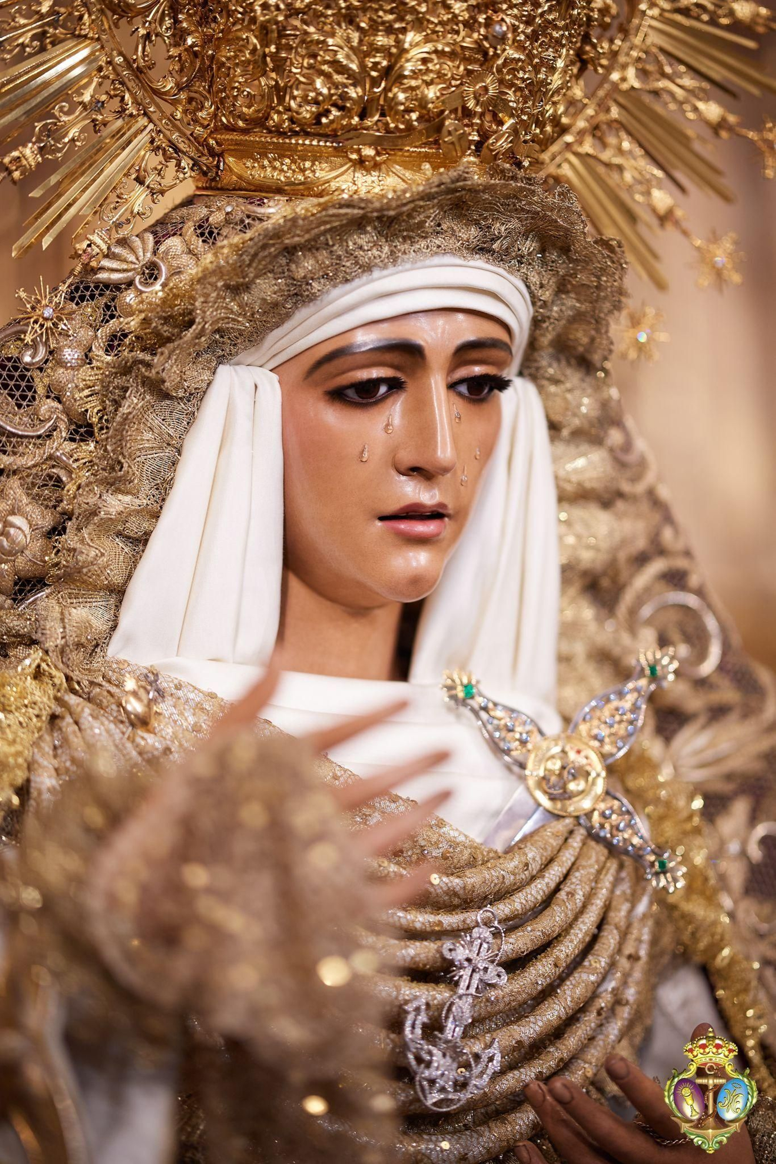 Primer plano de la Esperanza de Triana.