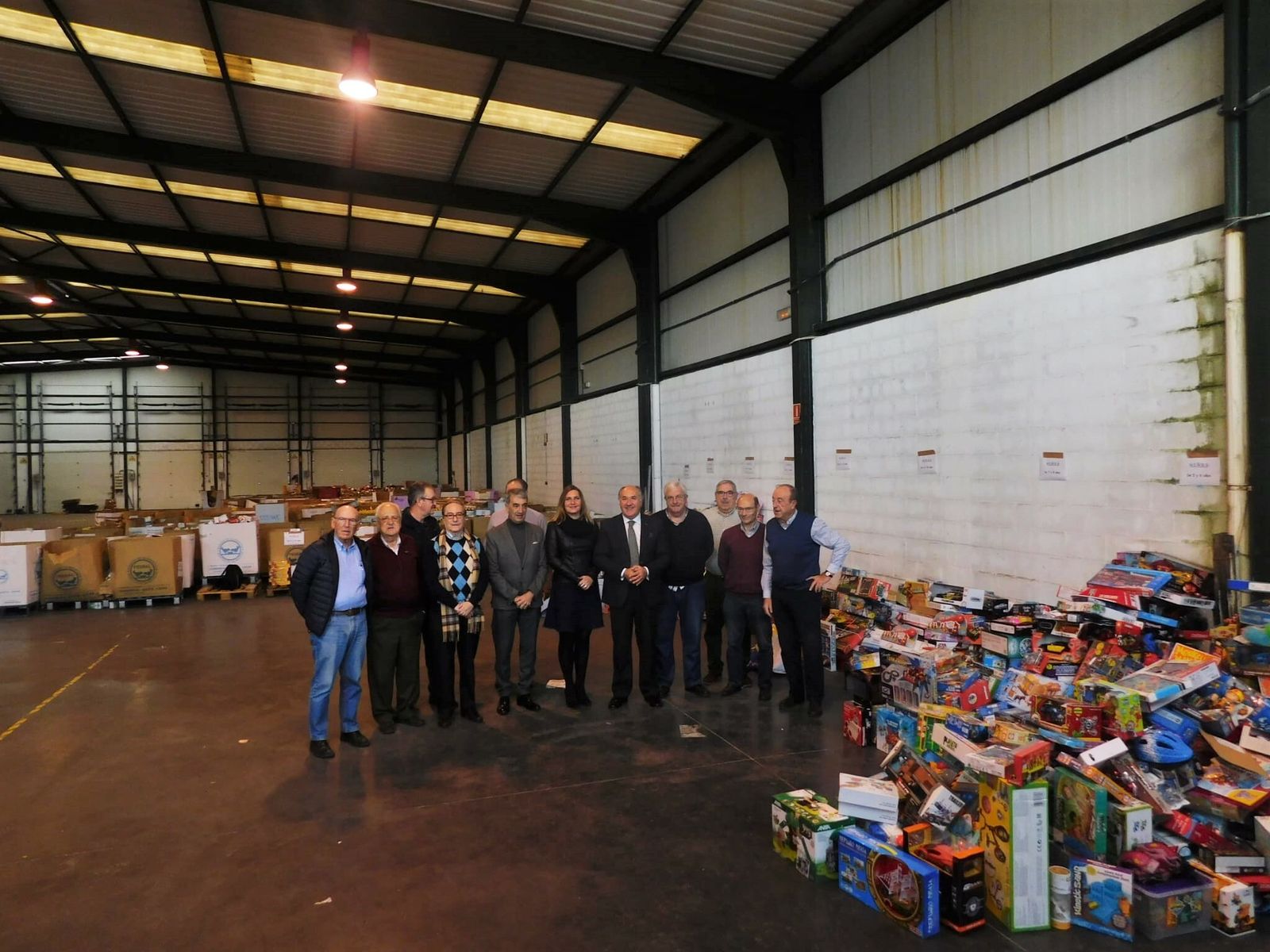 La entrega de los juguetes a Cáritas para su reparto