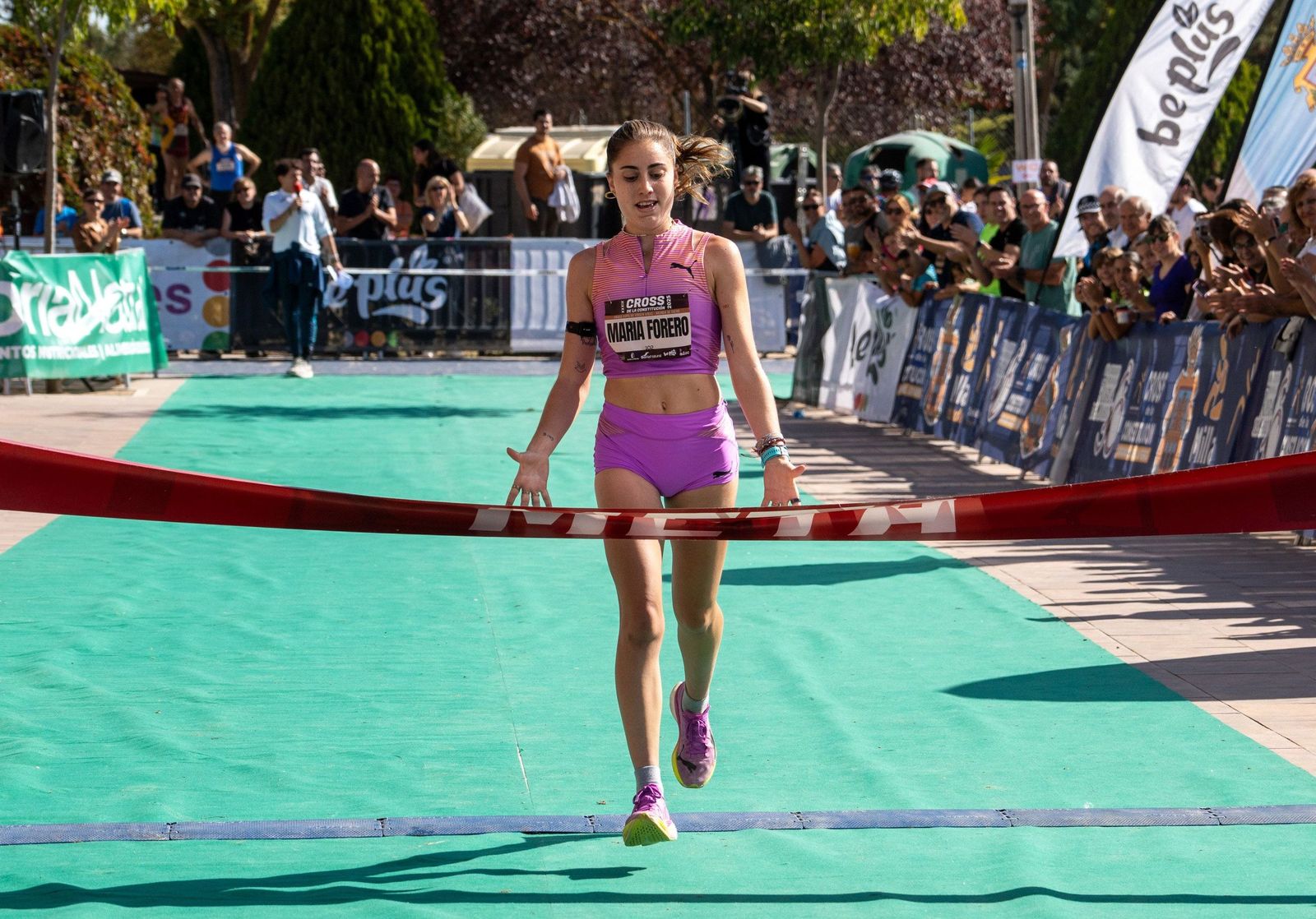 María Forero llega a la meta en una de sus últimas pruebas.