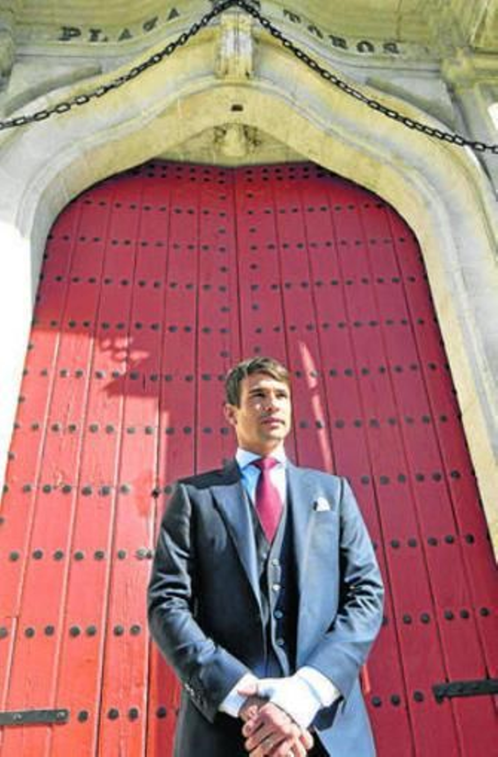 José María Manzanares, ayer, delante de la Puerta del Príncipe.