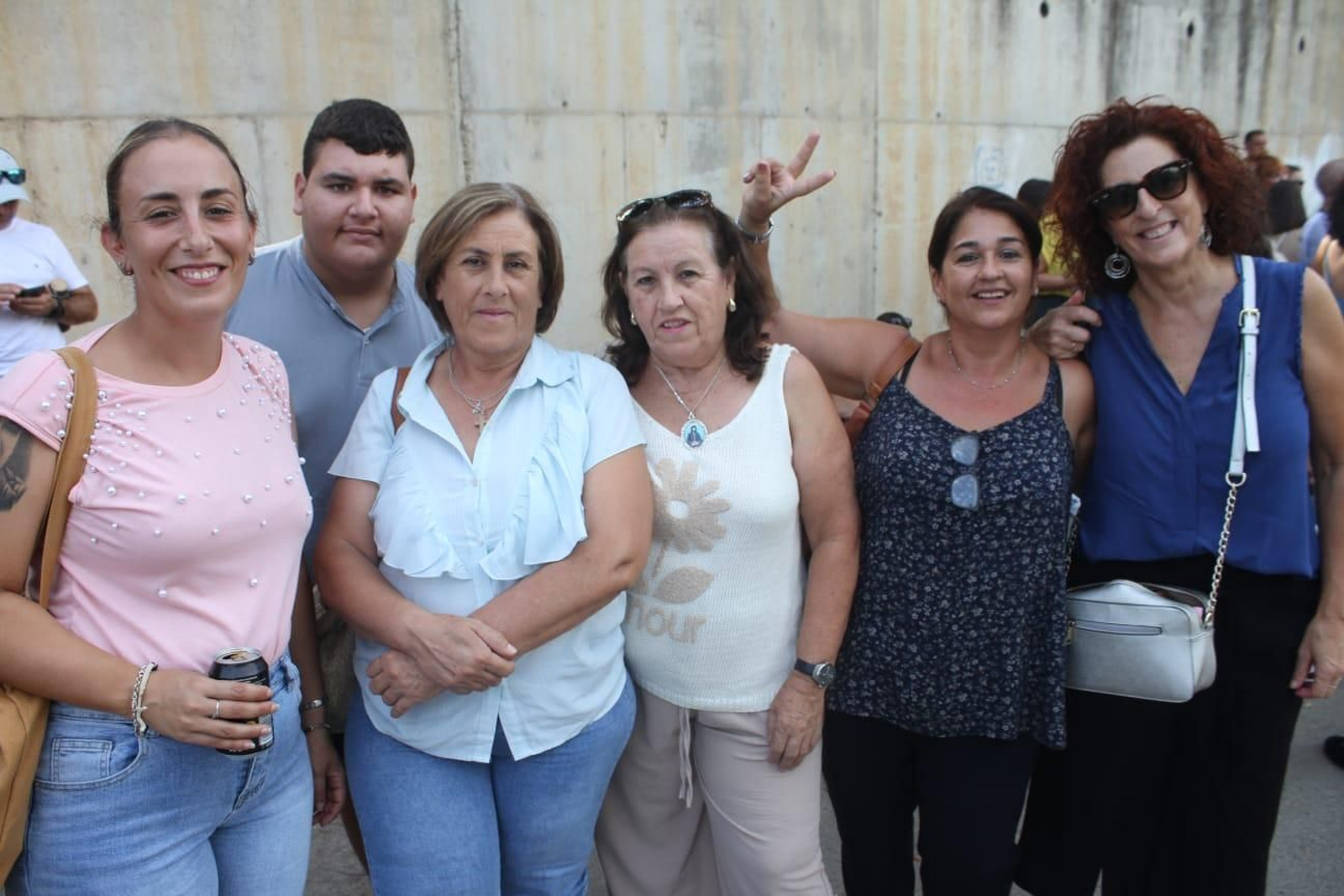 Búscate en el concierto solidario al que acudieron 10.000 personas en Ubrique