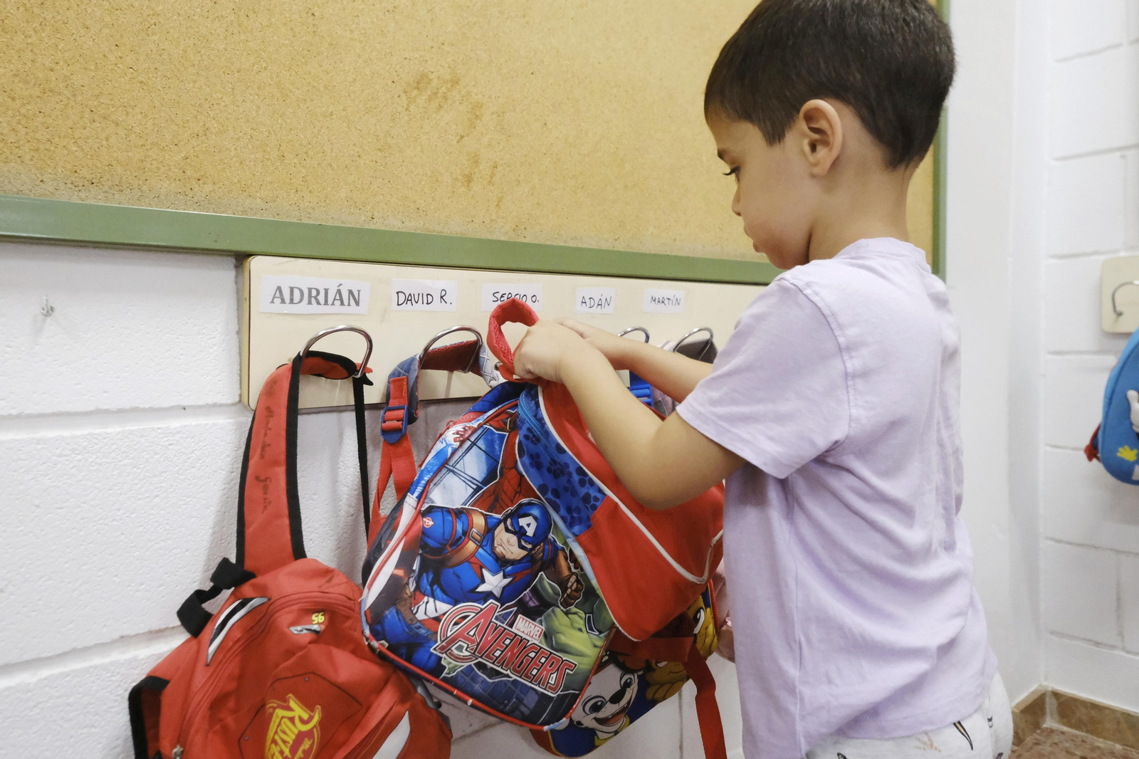 Las imágenes de la vuelta al cole en Córdoba: reencuentros, nervios y mucha ilusión