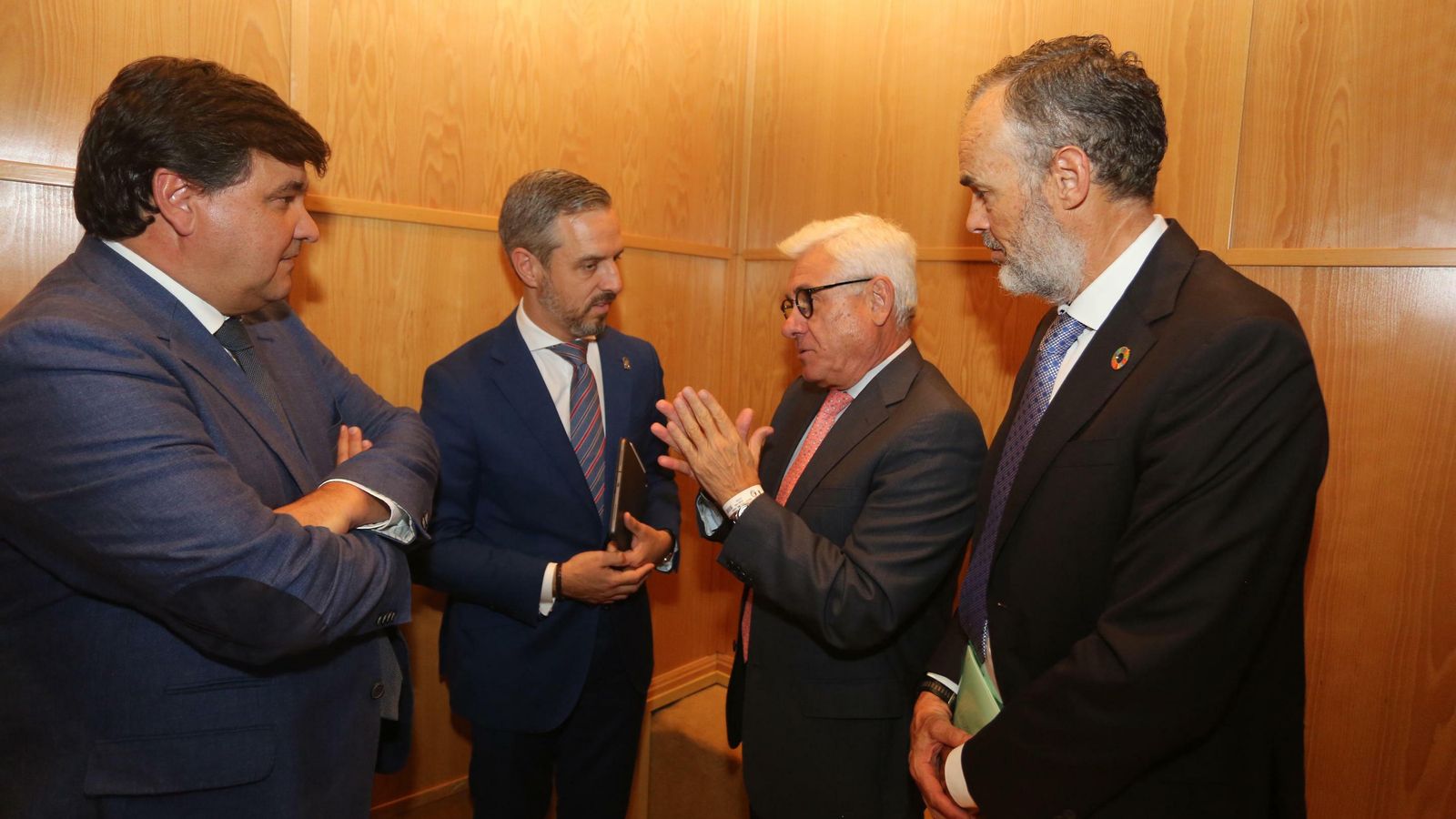 Miguel Palacios y Carlos Ortiz en su último acto público durante la presentación de la memoria de Aiqbe.