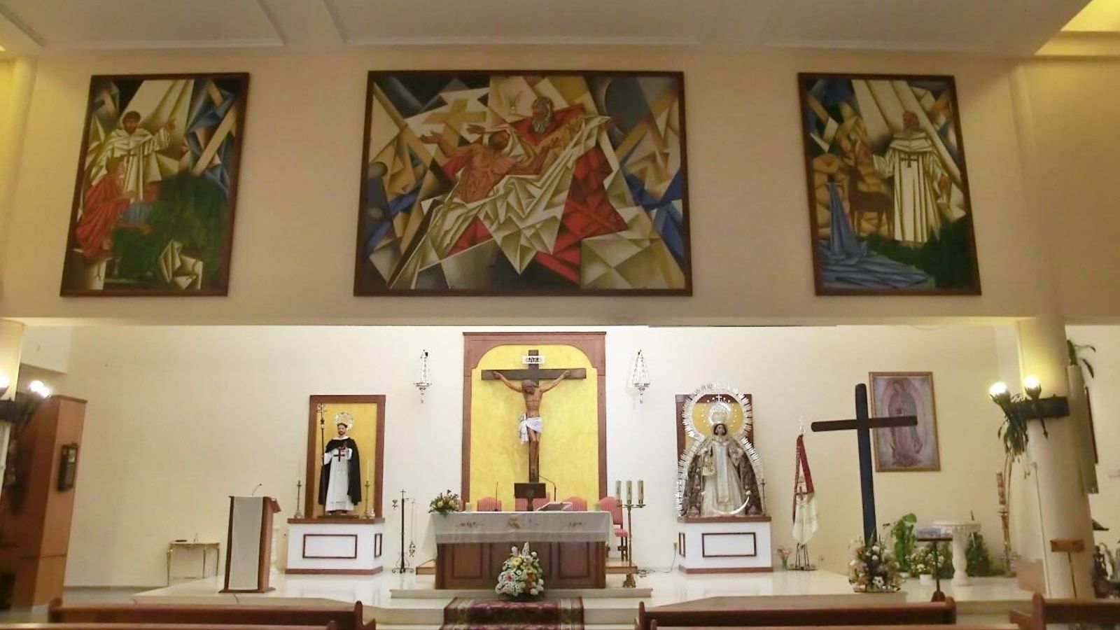 Interior de la iglesia de la Trinidad.