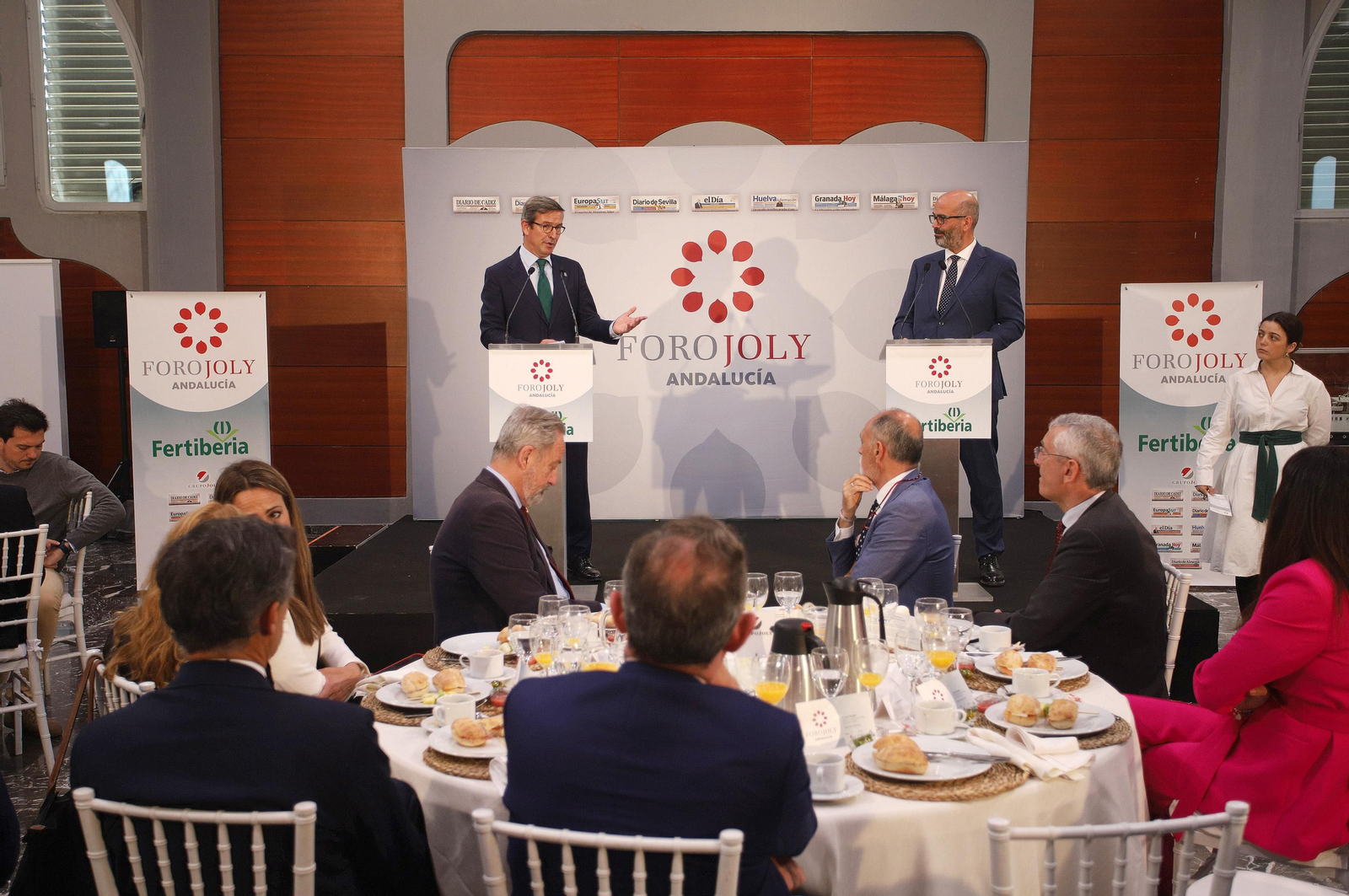 Imágenes del desayuno-coloquio con Jorge Paradela en el Foro Joly Andalucía