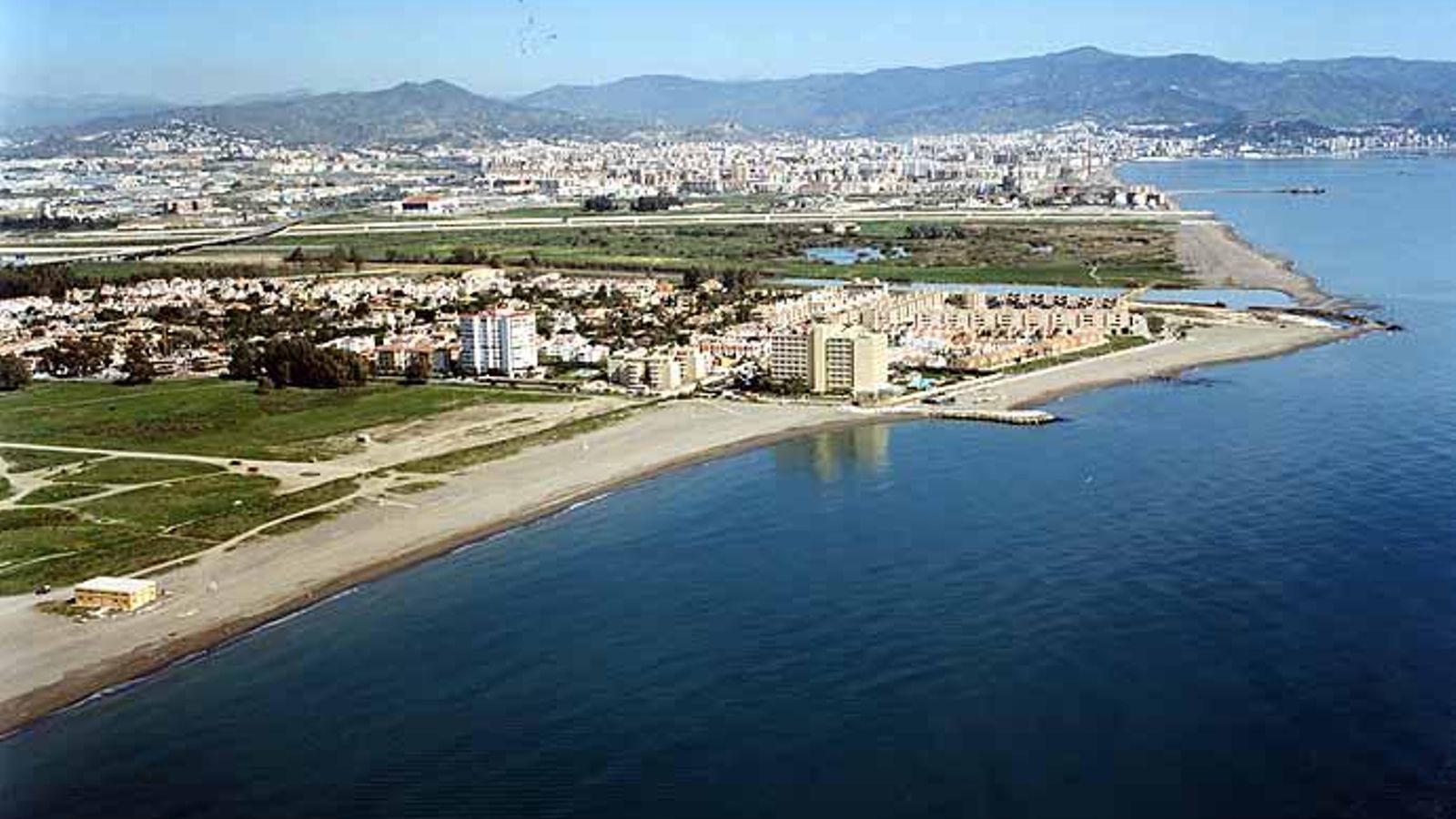 Vista de la playa de Guadalmar, en Málaga capital. Vista de la playa de Guadalmar, en Málaga capital.