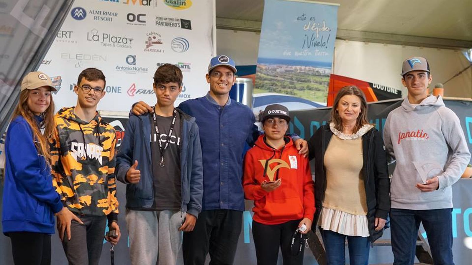 Víctor Fernández y Luisa Barranco, con los ganadores