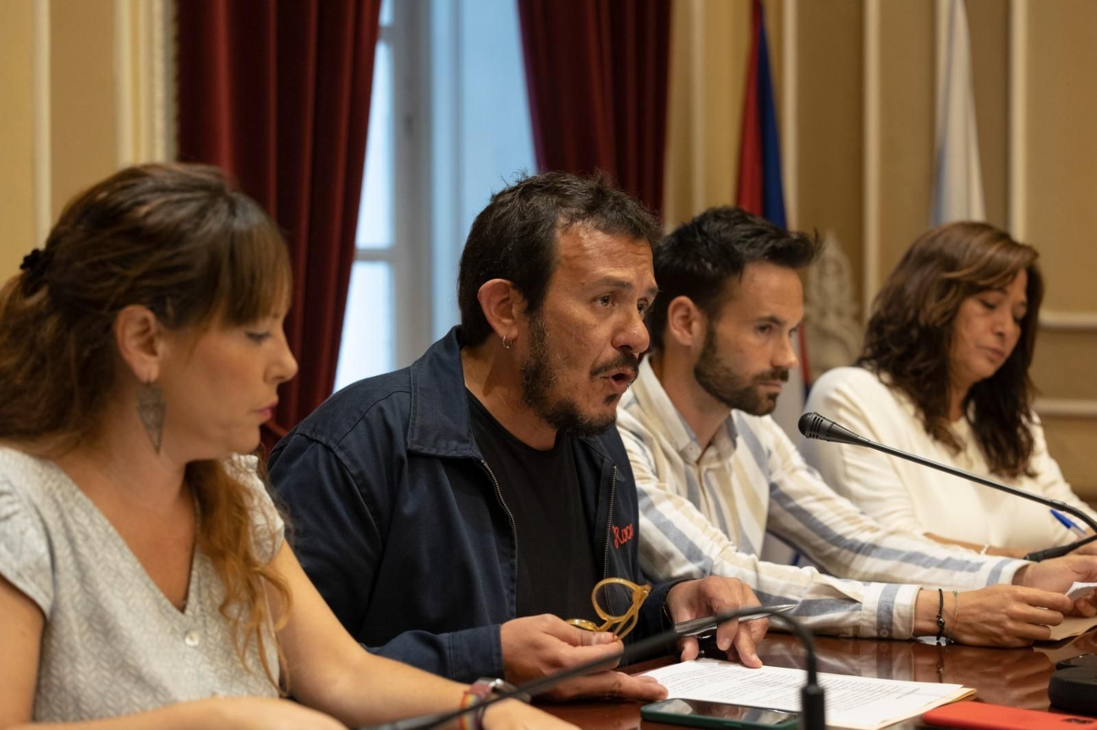 Kichi, acompañado de Lorena garrón, David de la Cruz y Helena Fernández, durante la rueda de prensa del miércoles.
