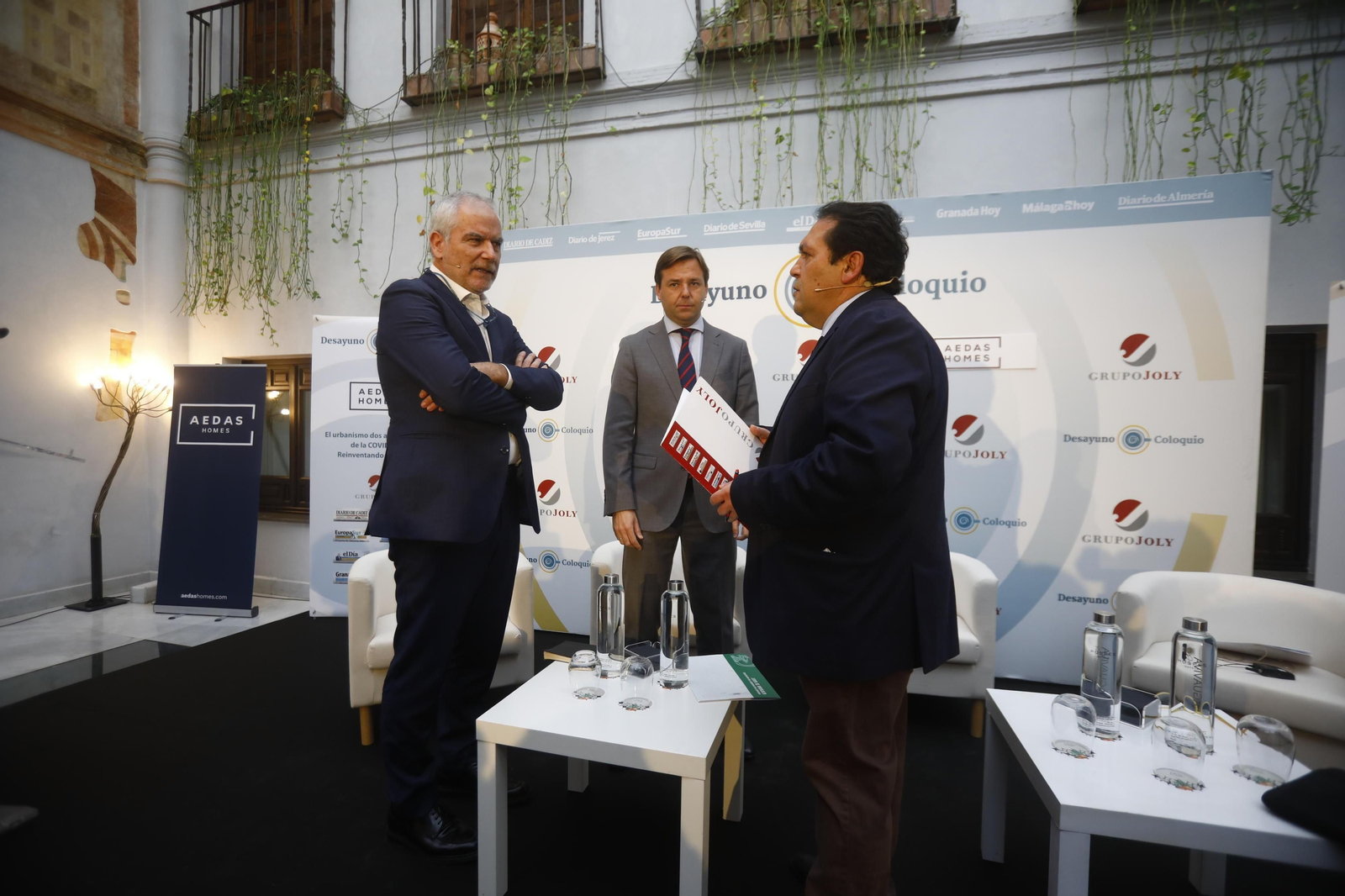 Fografías del desayuno coloquio de Grupo Joly: El urbanismo dos años después del covid