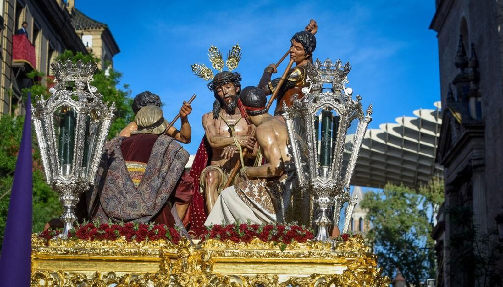 El paso de la Coronación de Espinas, el de 'los espejitos' El paso de la Coronación de Espinas, el de 'los espejitos'