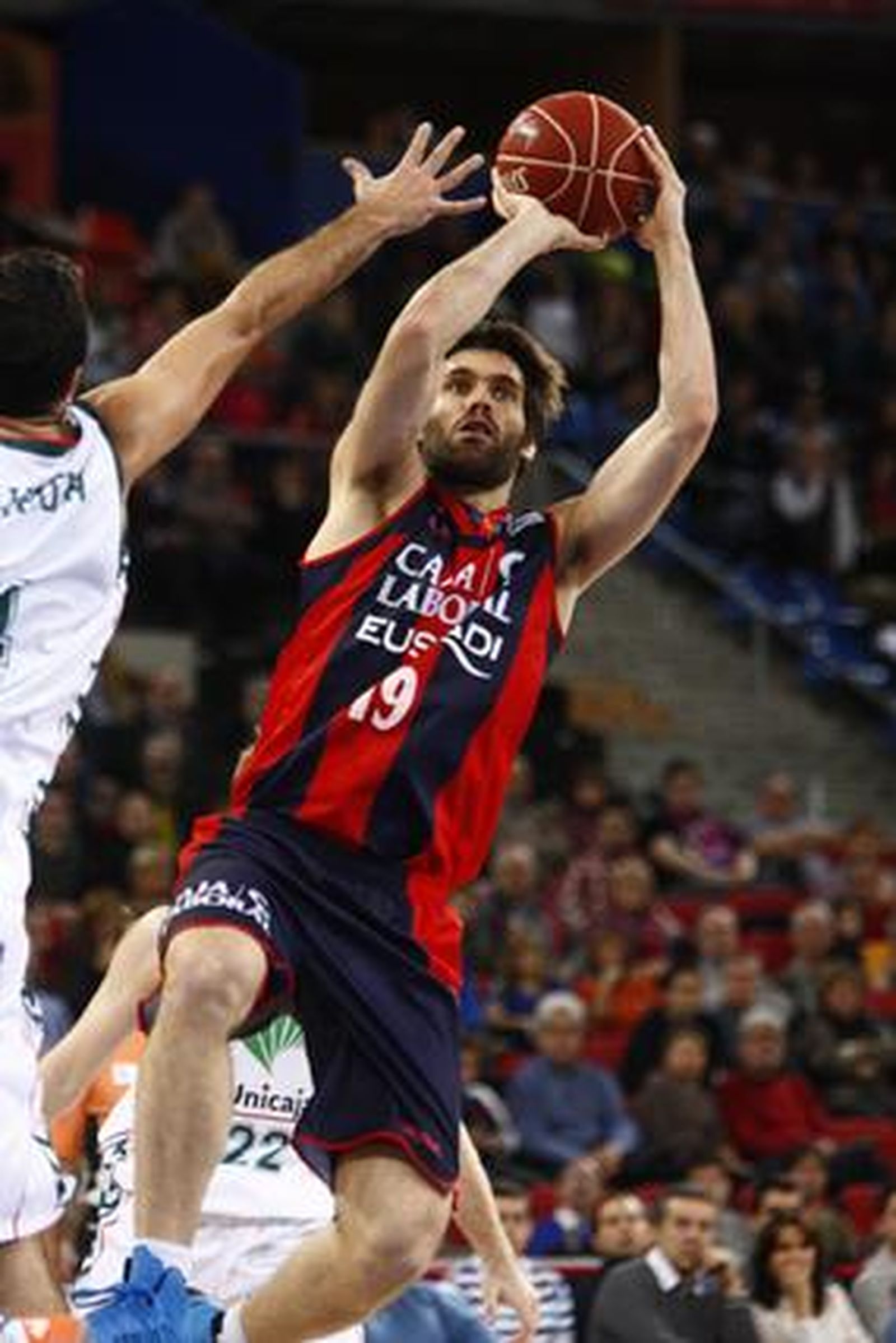 Las imágenes del Caja Laboral-Unicaja

Foto: Josu Izarra