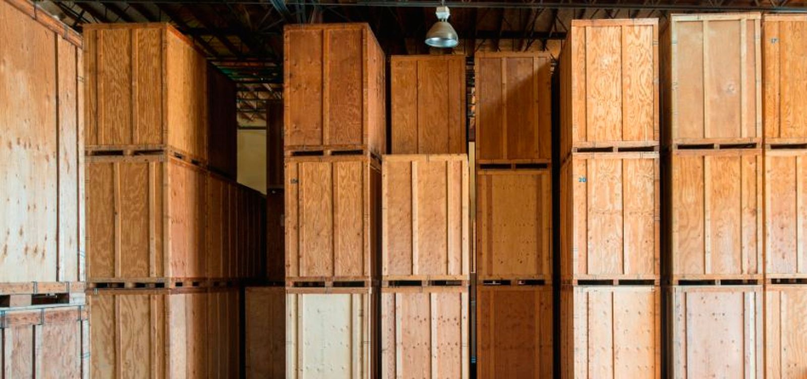 La empresa Sevillana que fabrica embalajes de madera hasta para transportes aéreos