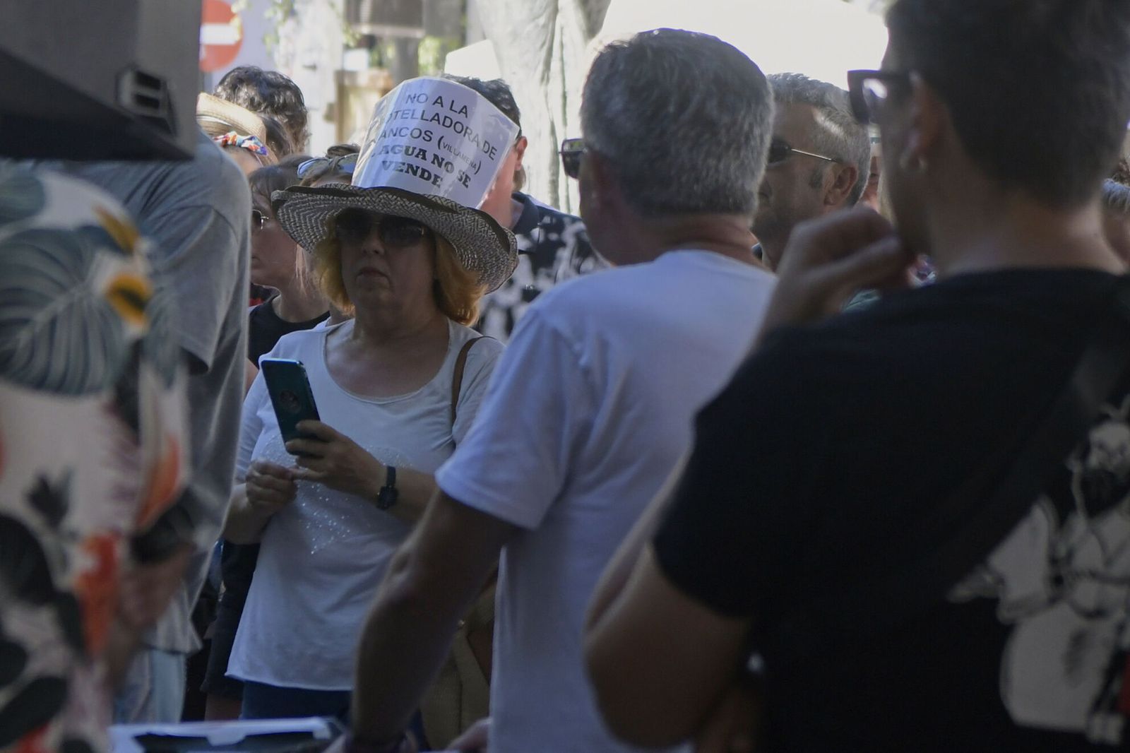 Así se han manifestado por las calles de Padul en contra de la embotelladora de Cijancos