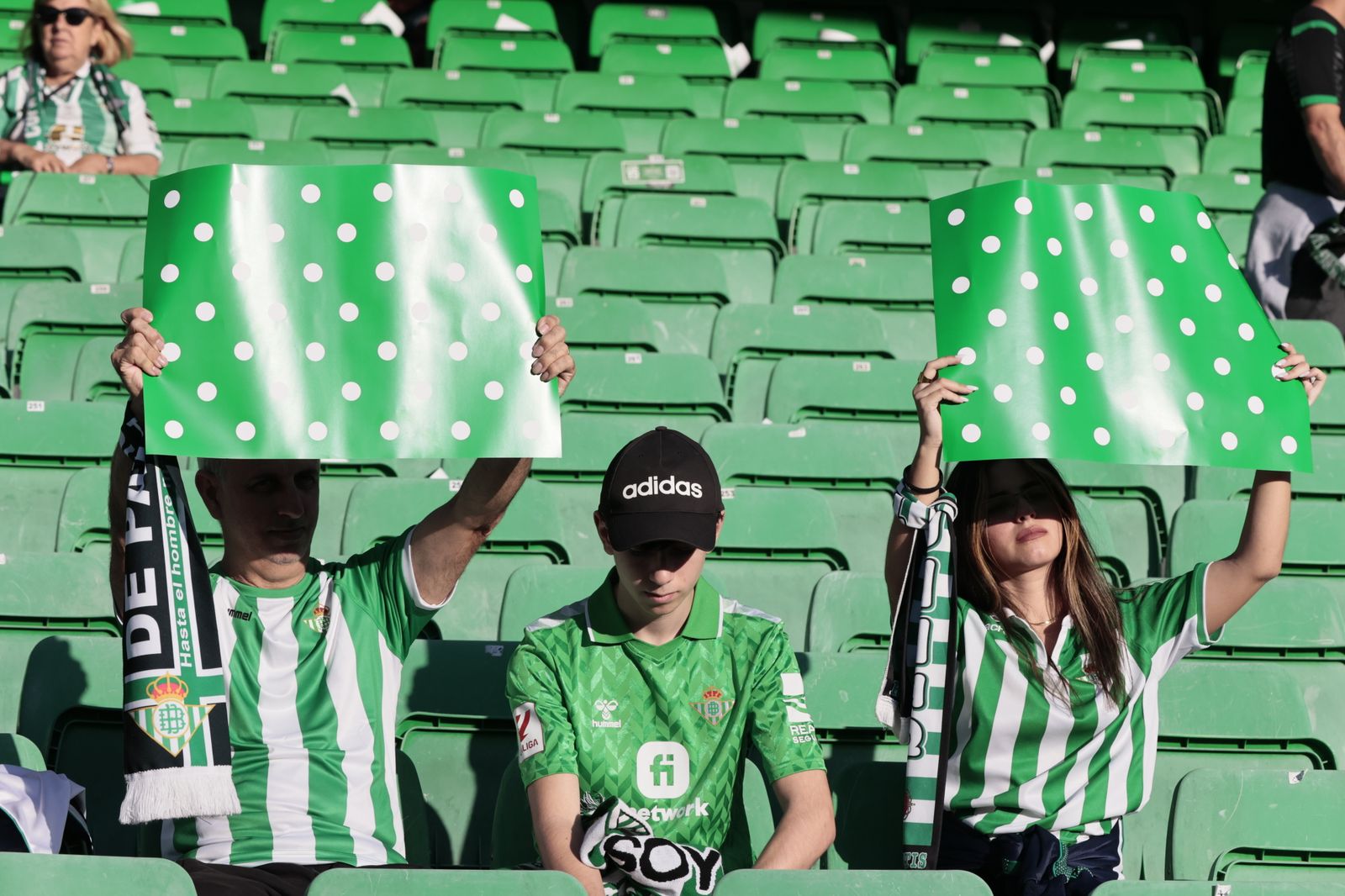 Buscáte en las gradas del Villamarín