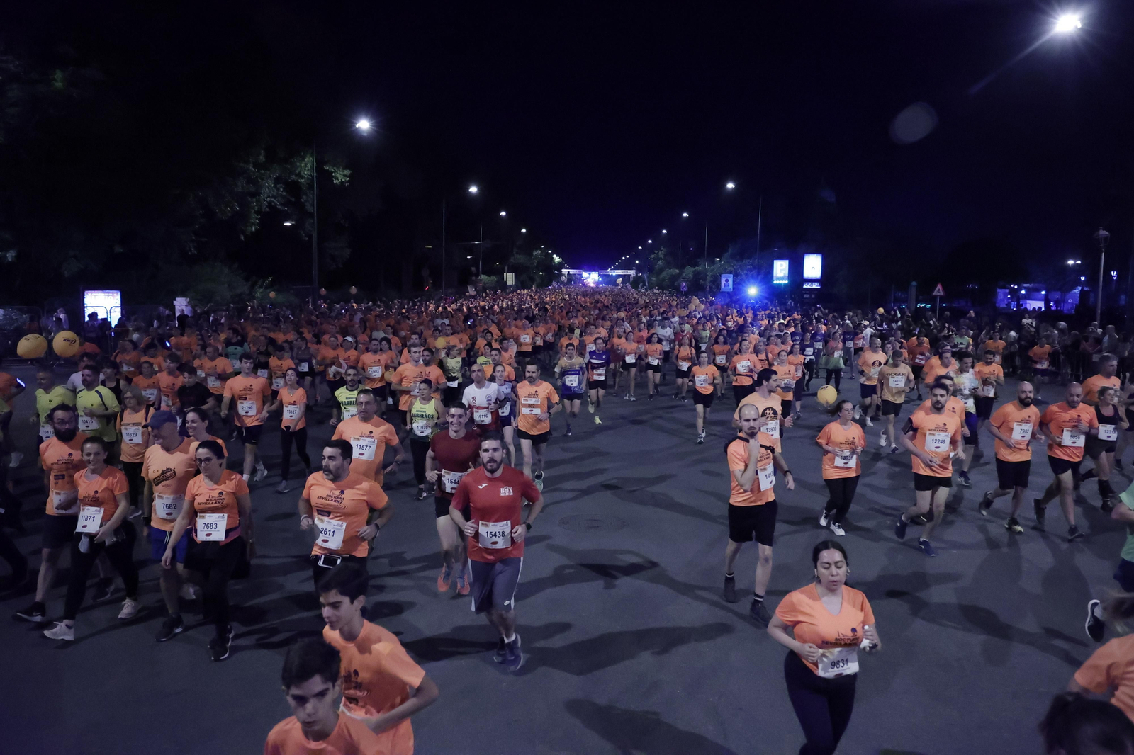 Búscate en la Carrera Nocturna de Sevilla (2)