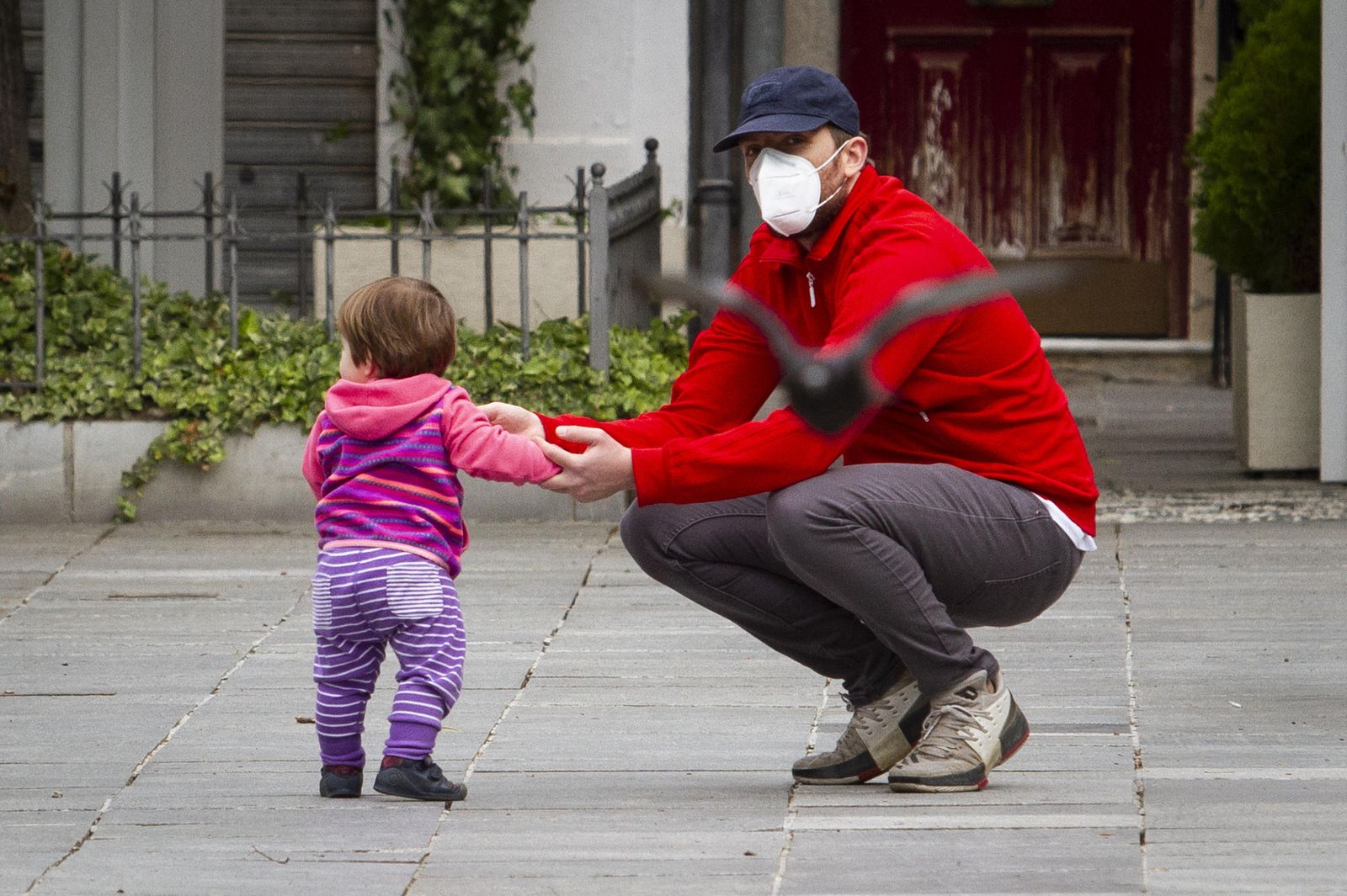 Los pediatras desaconsejan el uso de mascarillas a los menores de 2 años.