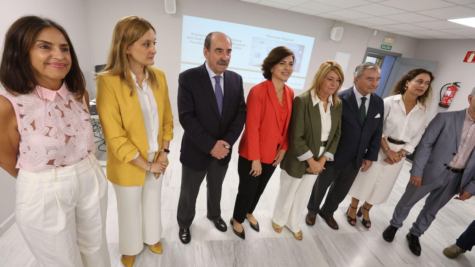Cristina González, Rocío Pérez, Heliodoro Mariscal, Macarena Gutiérrez, Pilar Miranda, Javier Vega y  Adela de Mora en el balance del Hub de Diversidad Digital.
