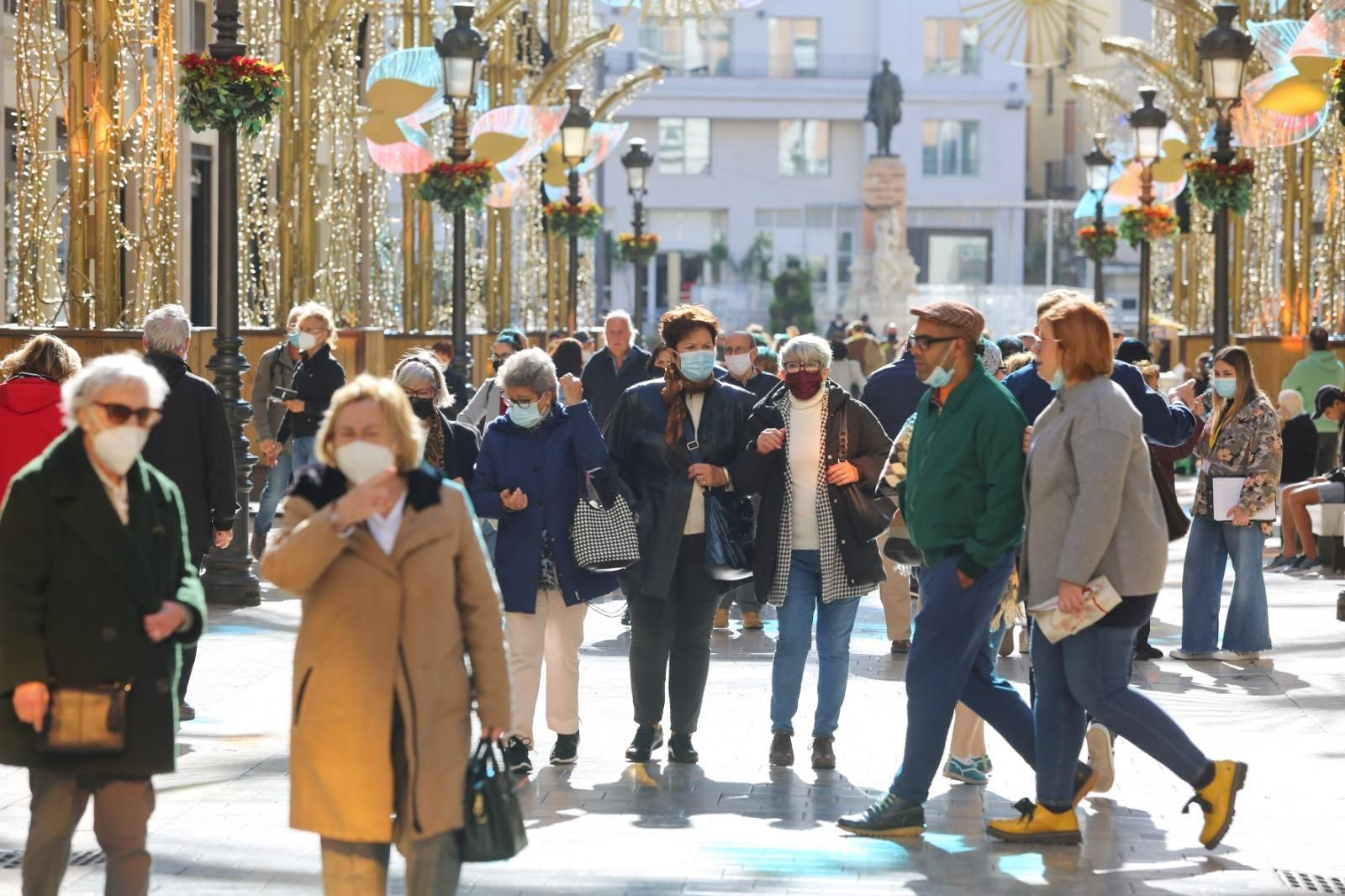 Viandantes por calle Larios.