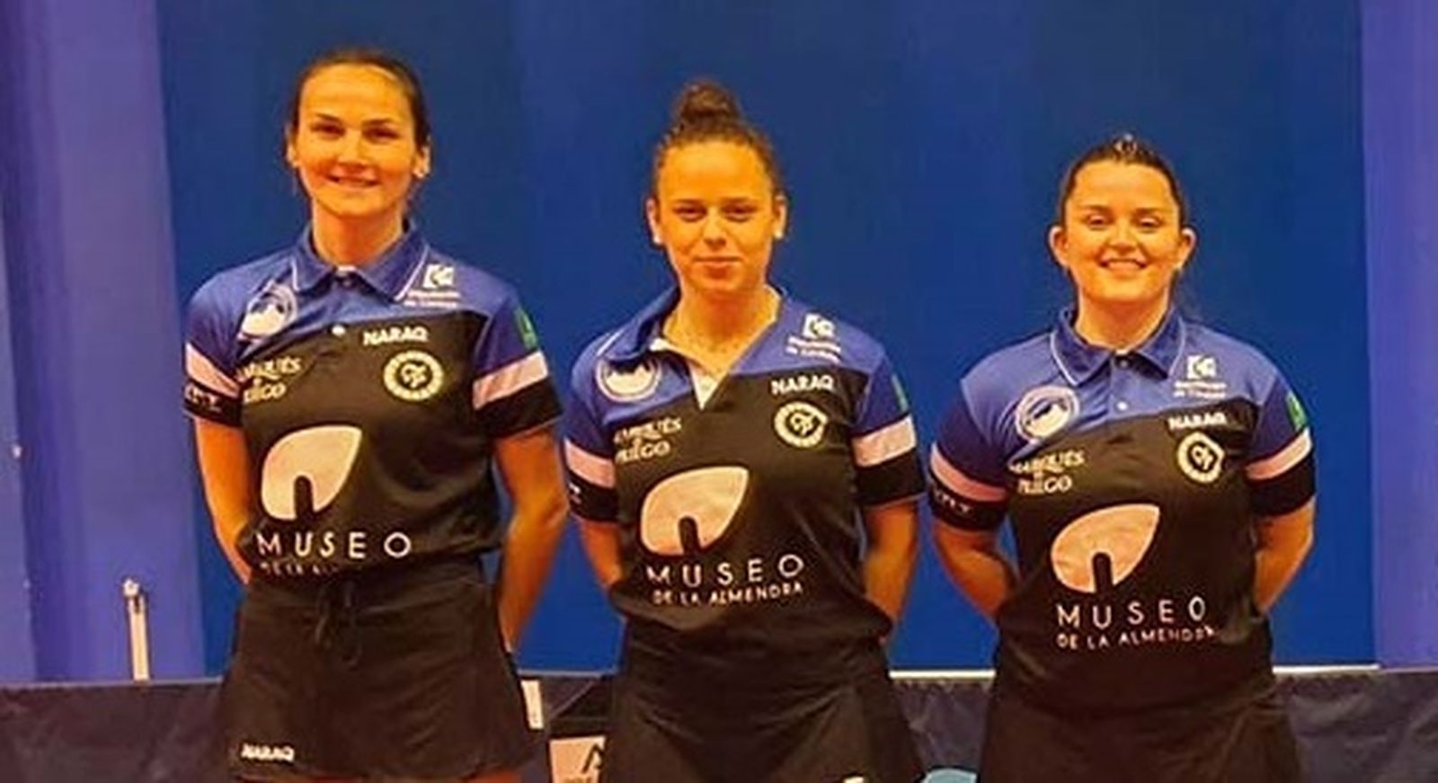 Las componentes del Museo de la Almendra, antes del envite ante el Sant Cugat.