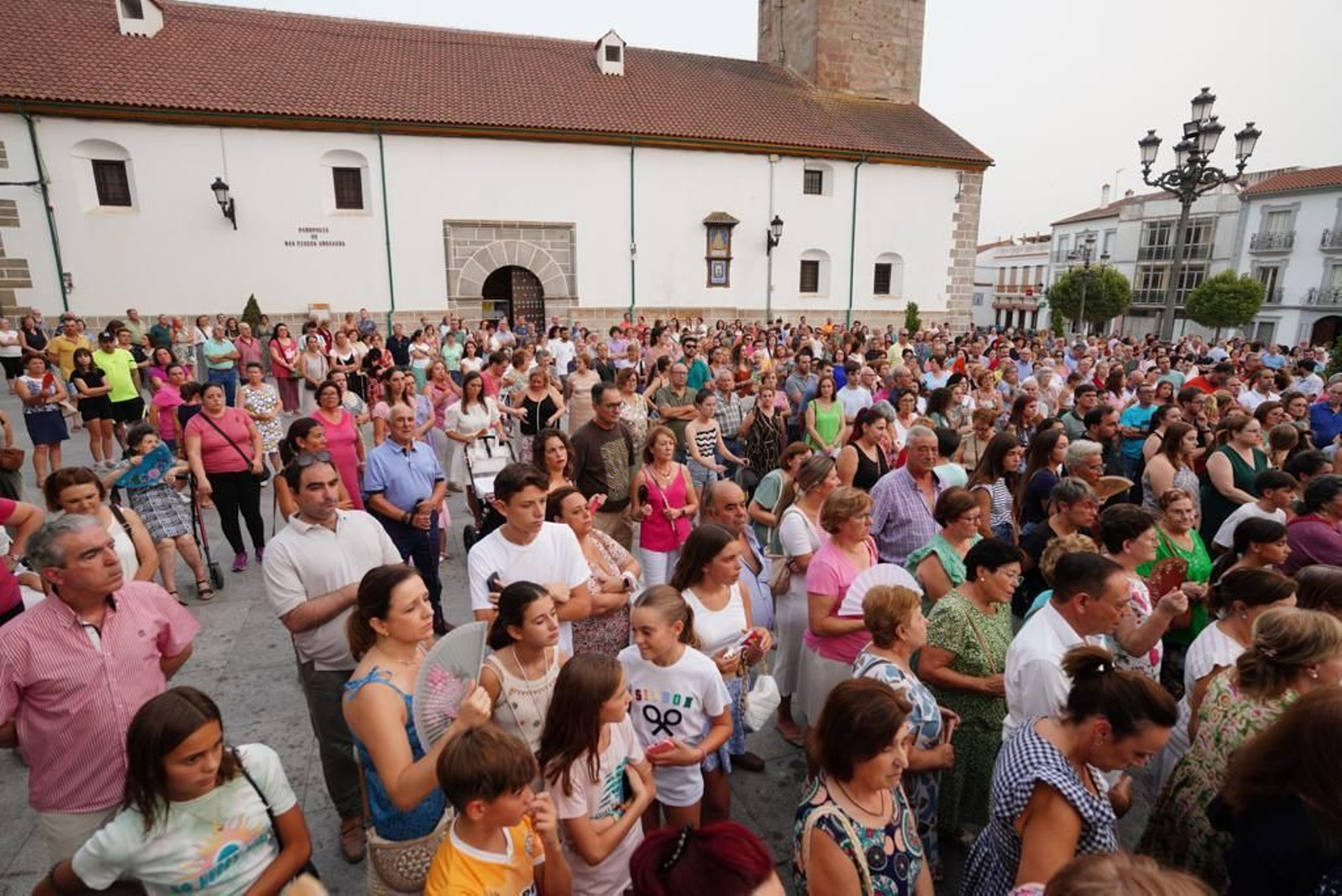 Concentración multitudinaria en Villanueva de Córdoba contra la violencia machista, en imágenes