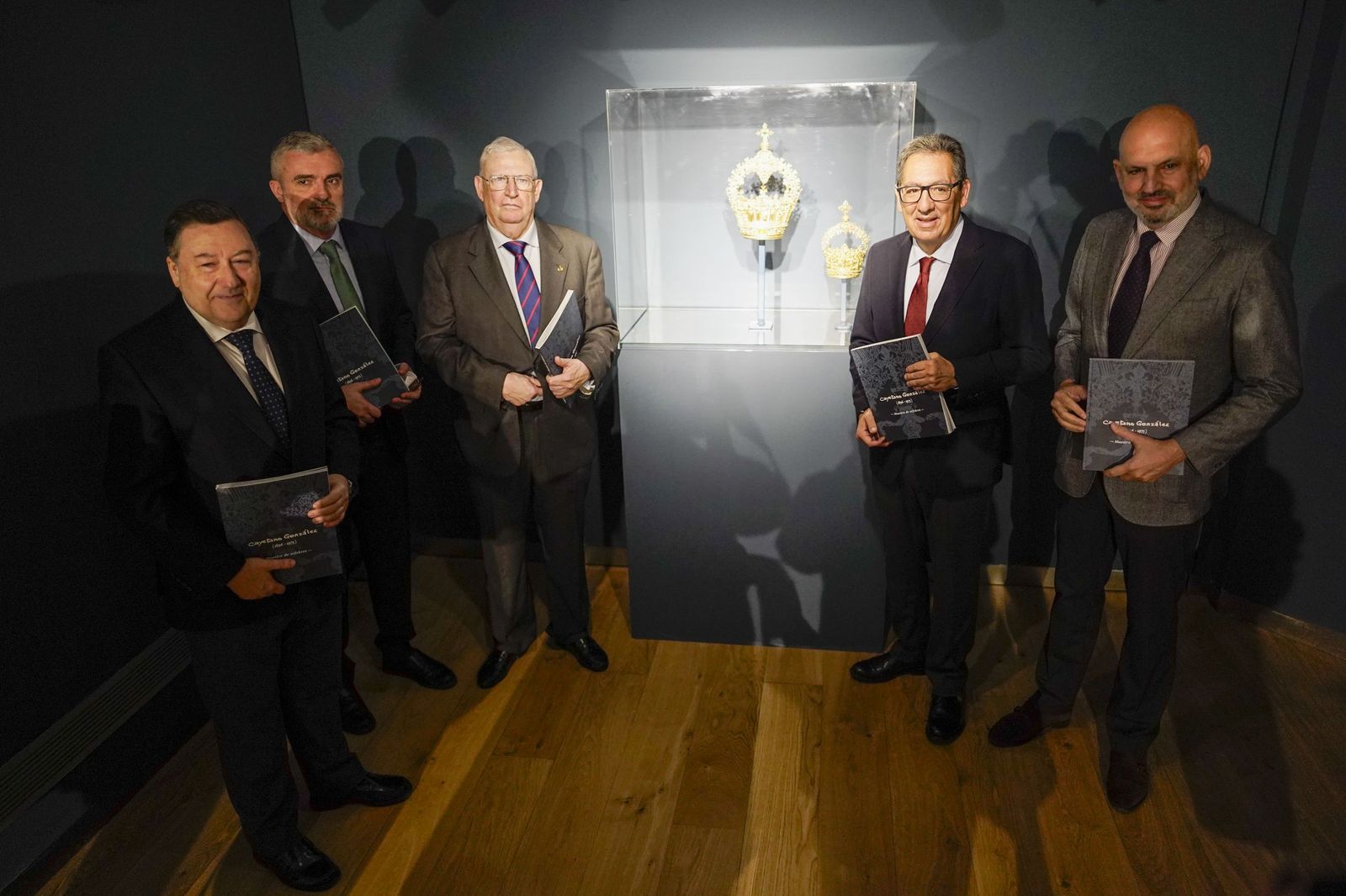 La inauguración de la exposición de Cayetano Gonzalez en Fundación Cajasol, todas las fotos