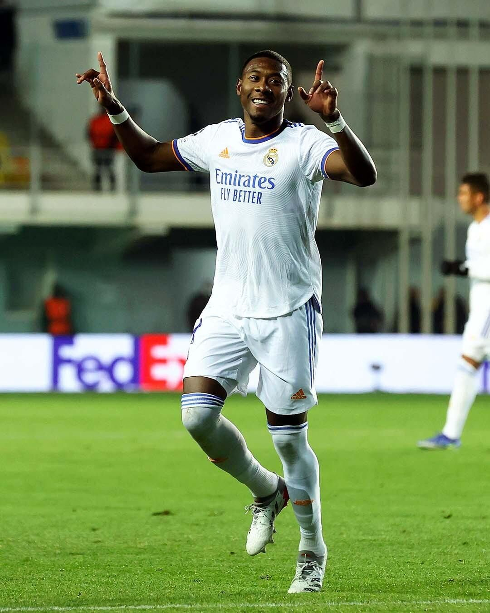 David Alaba celebra su tanto de falta directa frente al Sheriff.